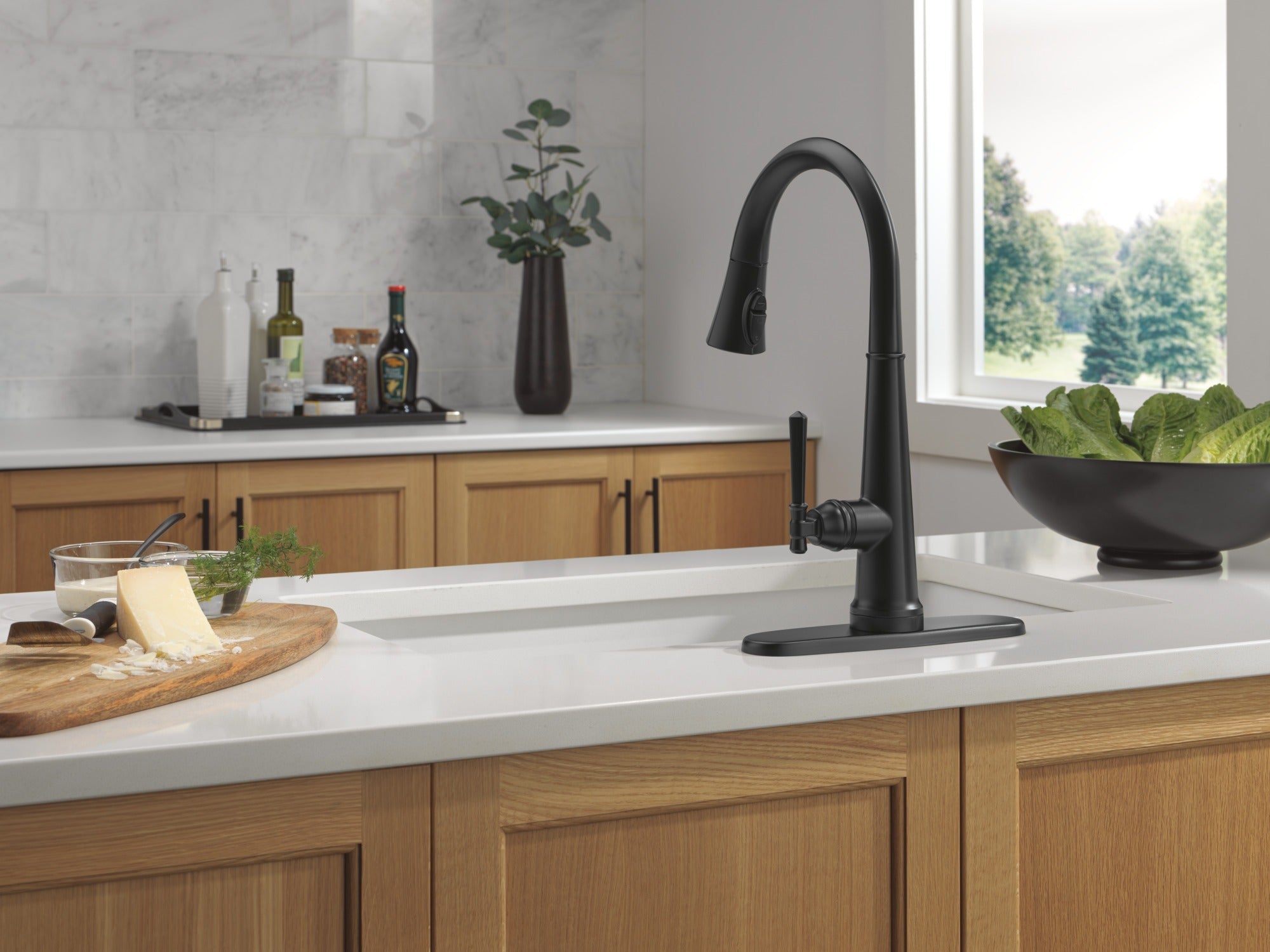 Delta Emmeline® Touch<sub>2</sub>O® Technology Kitchen Faucet with Touchless Technology