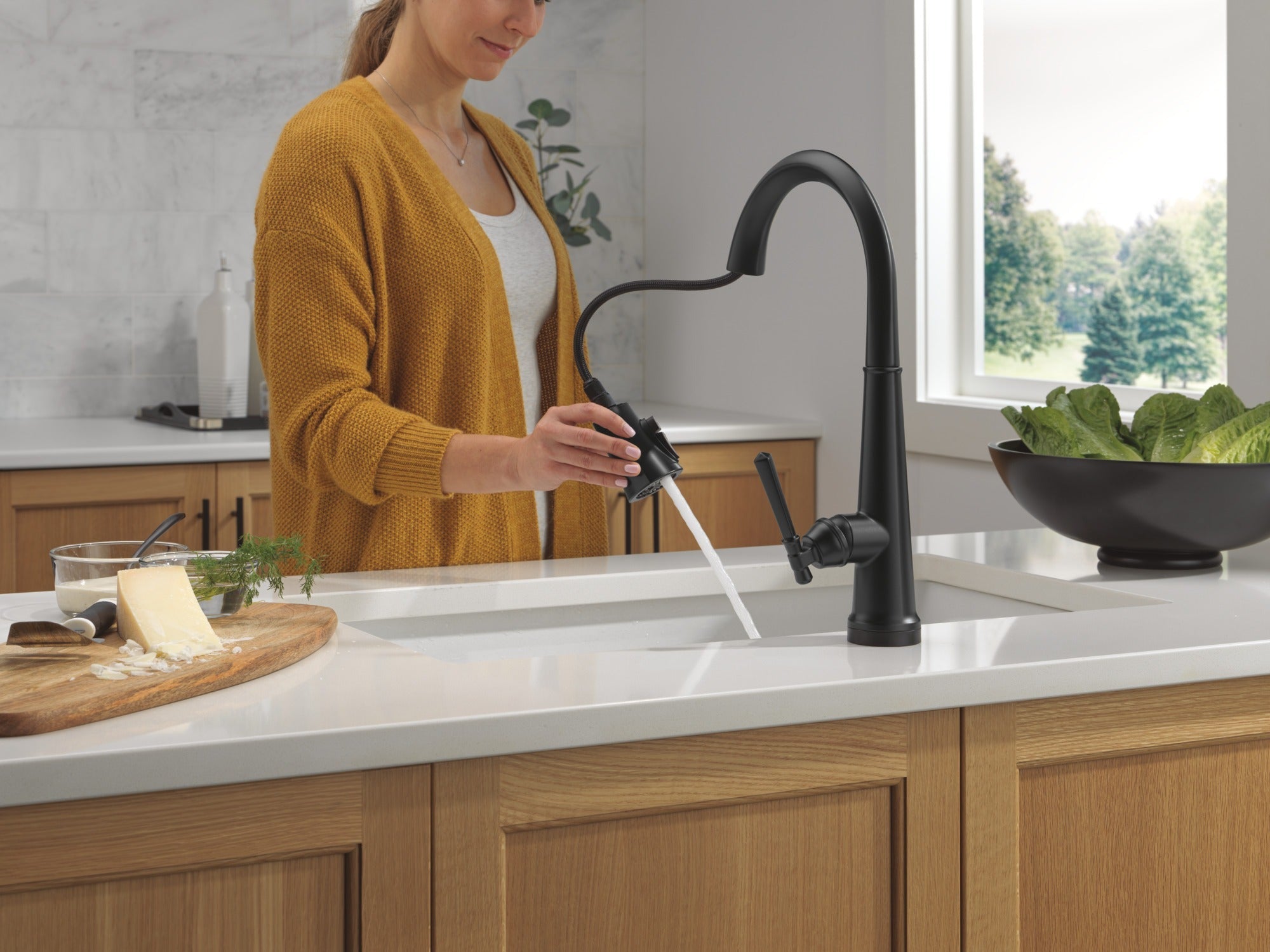 Delta Emmeline® Touch<sub>2</sub>O® Technology Kitchen Faucet with Touchless Technology