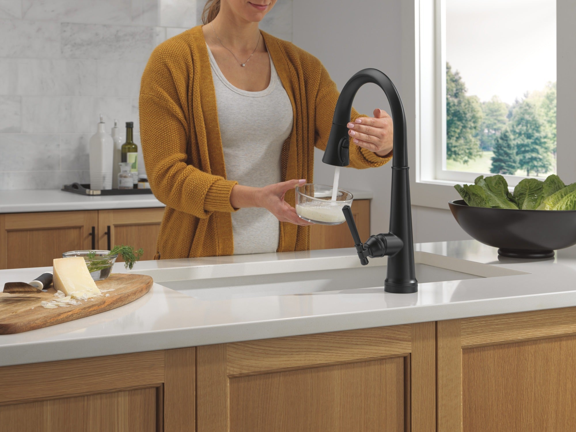 Delta Emmeline® Touch<sub>2</sub>O® Technology Kitchen Faucet with Touchless Technology