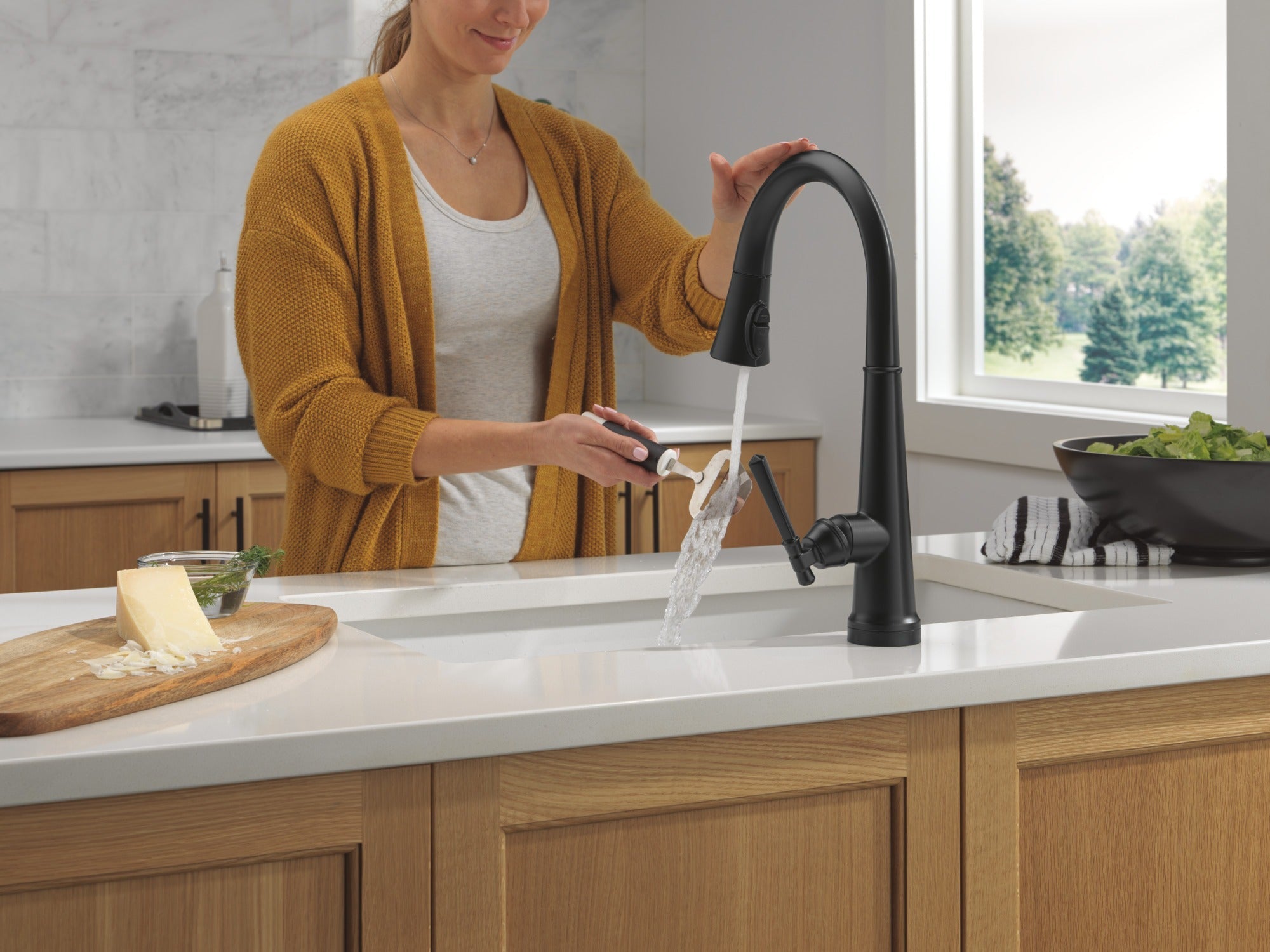 Delta Emmeline® Touch<sub>2</sub>O® Technology Kitchen Faucet with Touchless Technology