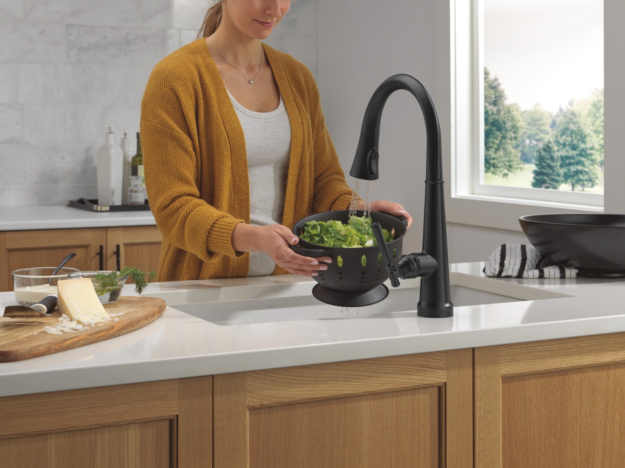 Delta Emmeline® Touch<sub>2</sub>O® Technology Kitchen Faucet with Touchless Technology