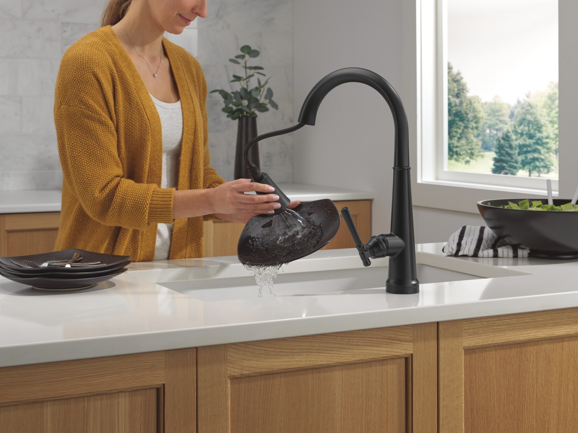 Delta Emmeline® Touch<sub>2</sub>O® Technology Kitchen Faucet with Touchless Technology