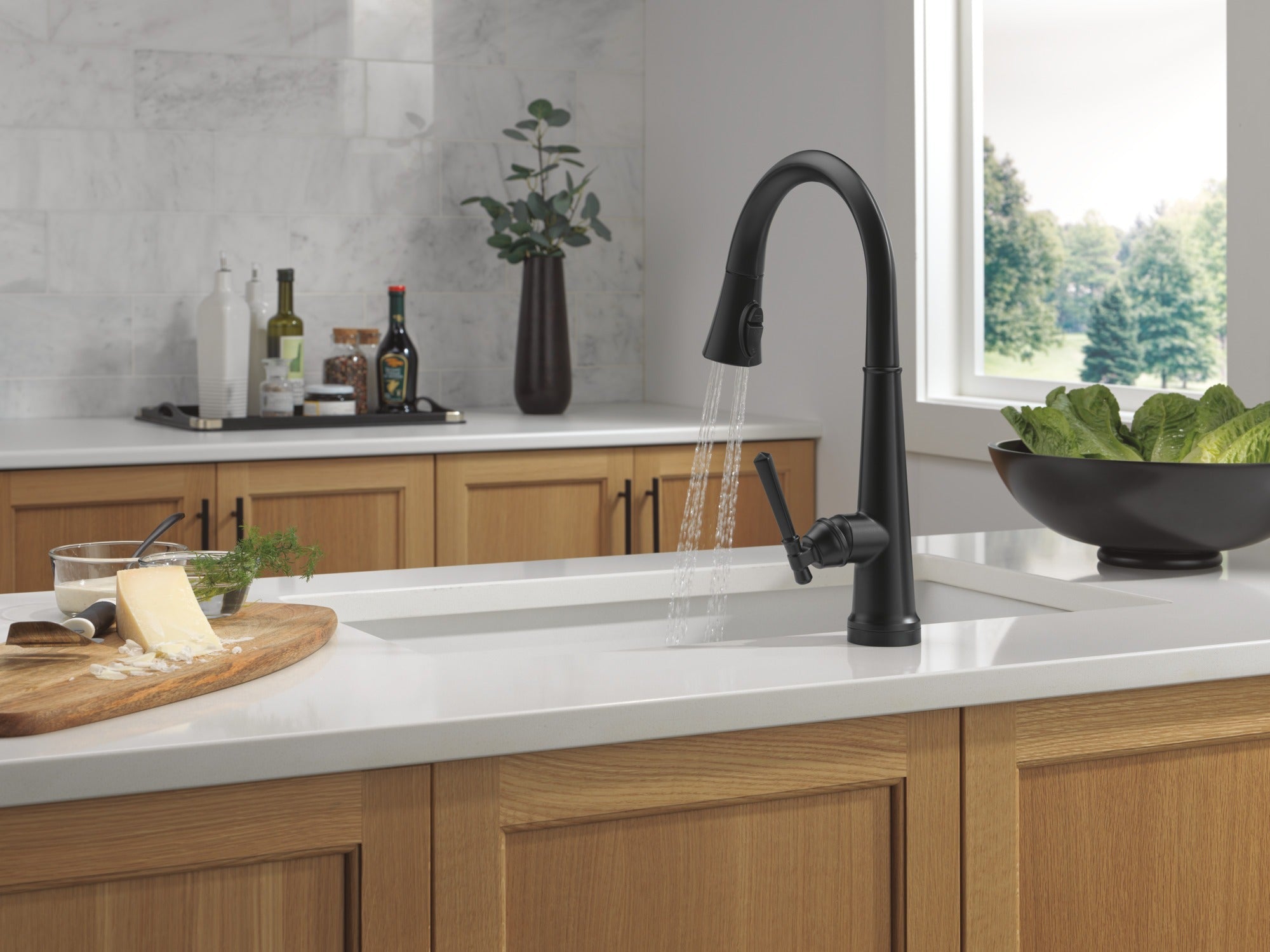 Delta Emmeline® Touch<sub>2</sub>O® Technology Kitchen Faucet with Touchless Technology