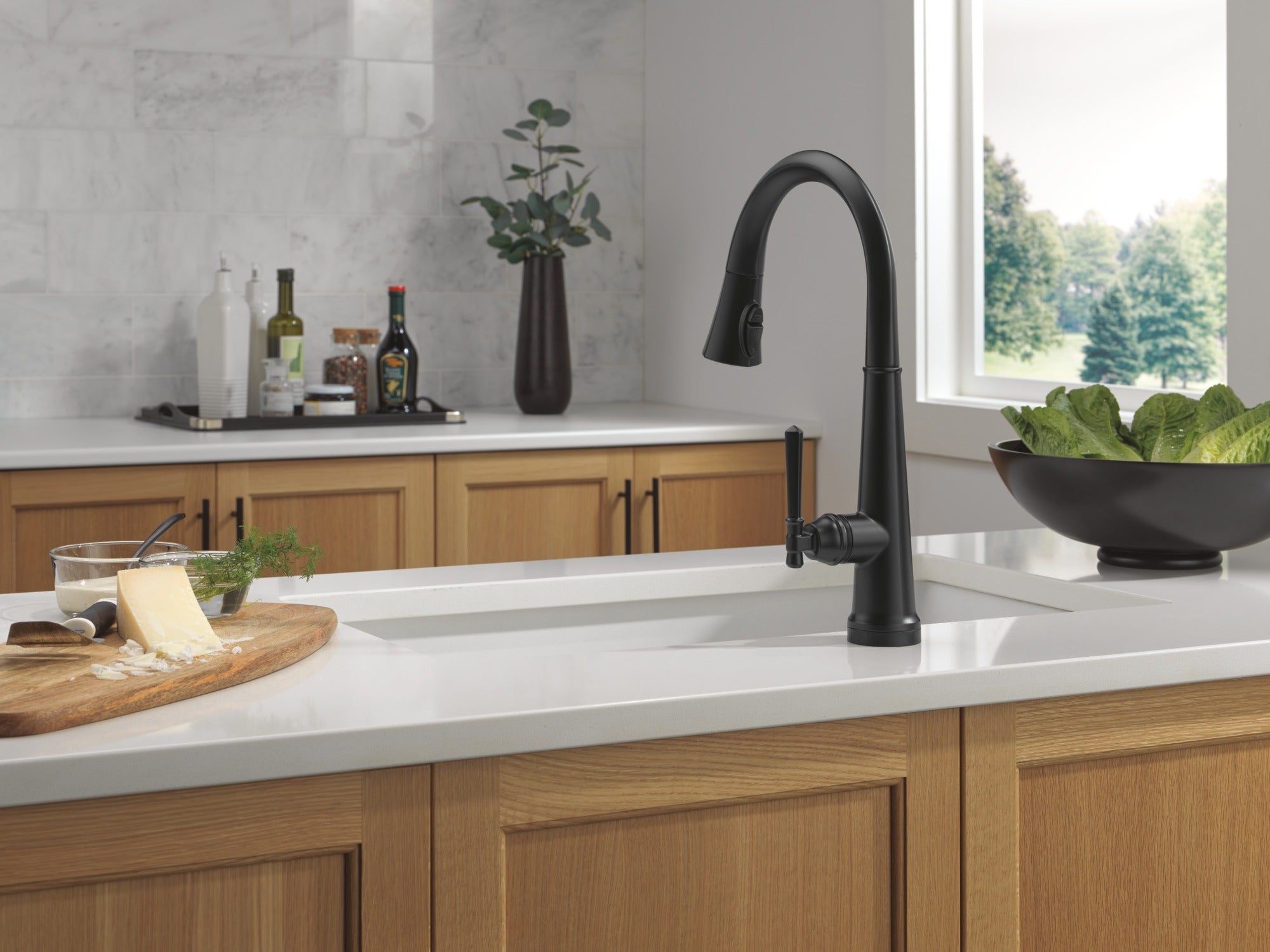 Delta Emmeline® Touch<sub>2</sub>O® Technology Kitchen Faucet with Touchless Technology