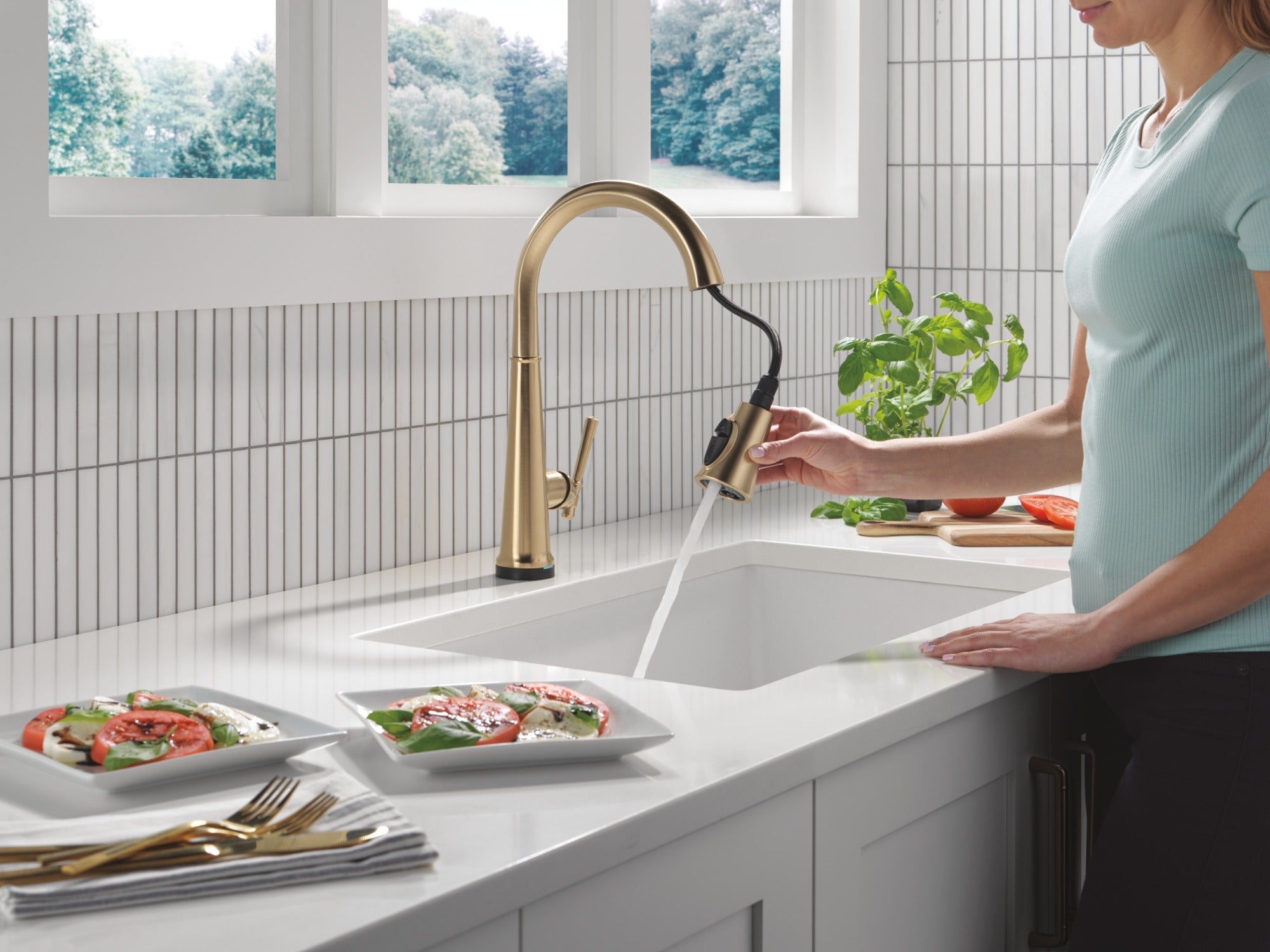 Delta Emmeline® Touch<sub>2</sub>O® Technology Kitchen Faucet with Touchless Technology
