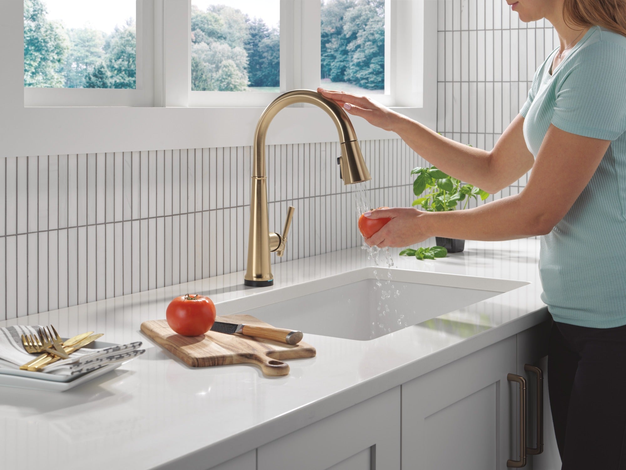 Delta Emmeline® Touch<sub>2</sub>O® Technology Kitchen Faucet with Touchless Technology