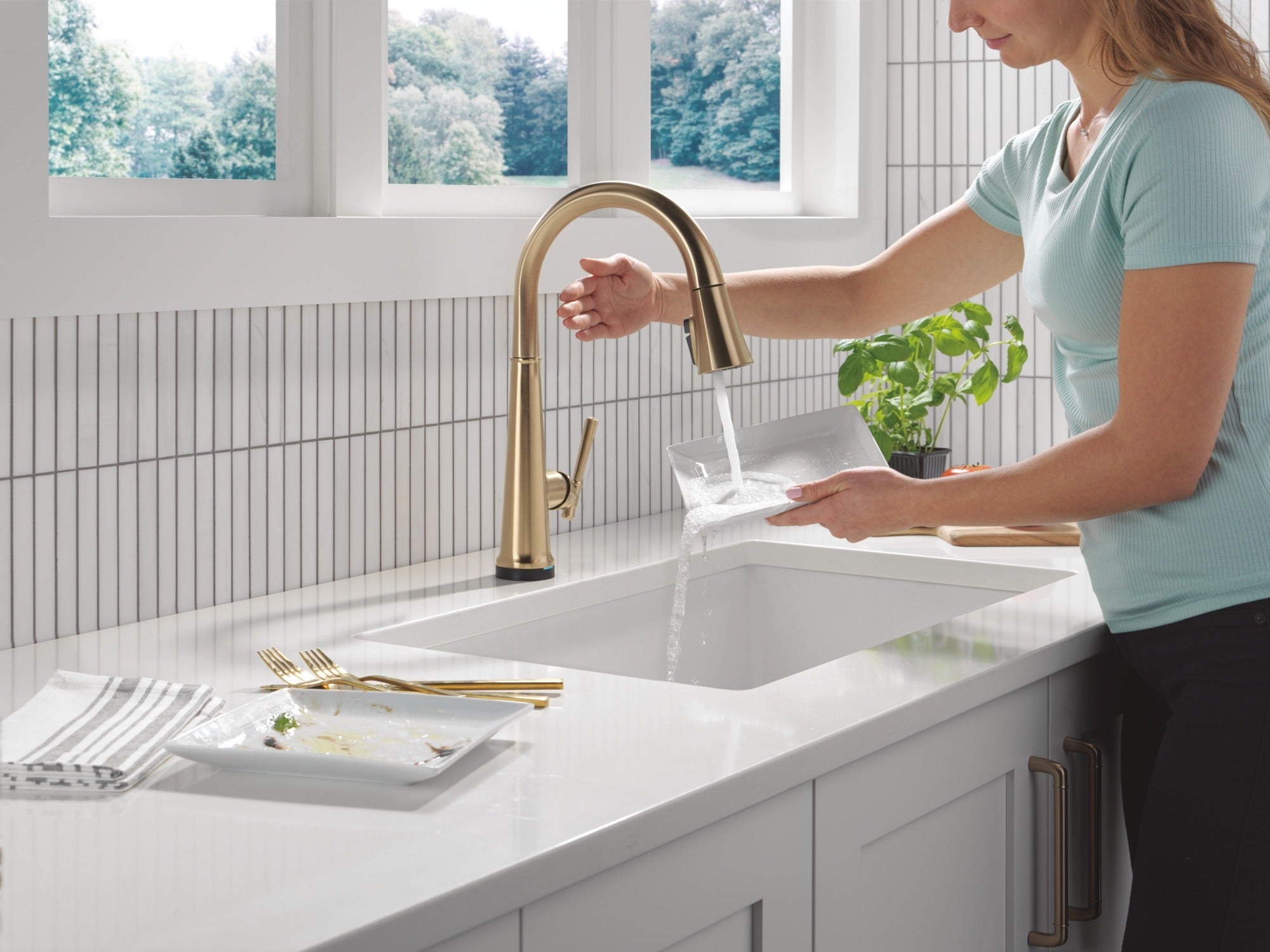 Delta Emmeline® Touch<sub>2</sub>O® Technology Kitchen Faucet with Touchless Technology