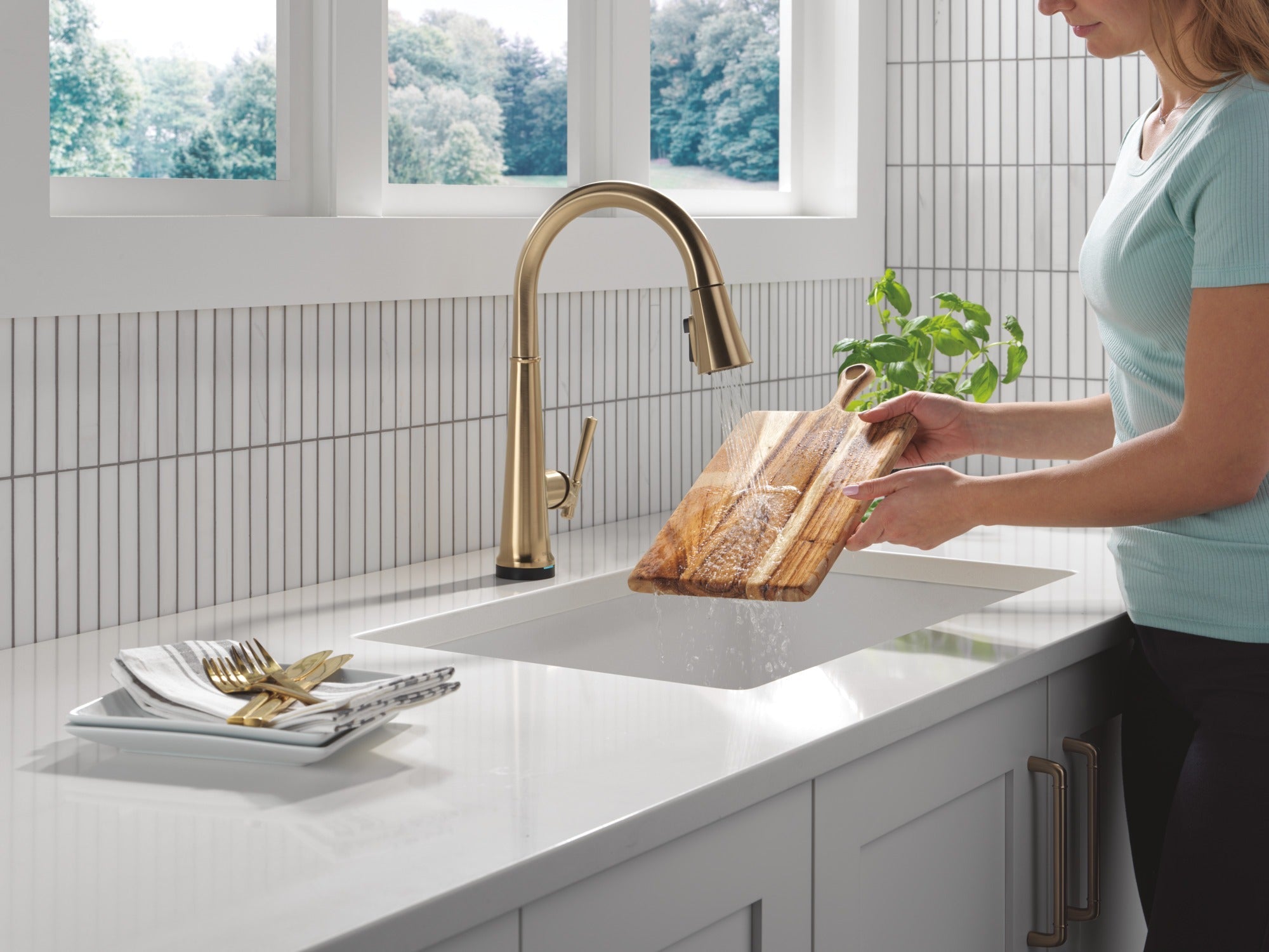 Delta Emmeline® Touch<sub>2</sub>O® Technology Kitchen Faucet with Touchless Technology
