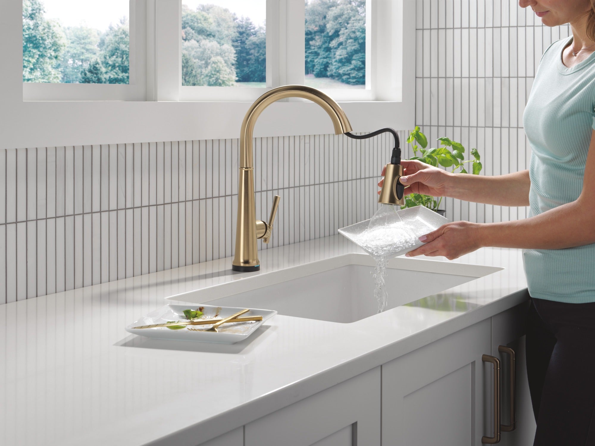 Delta Emmeline® Touch<sub>2</sub>O® Technology Kitchen Faucet with Touchless Technology