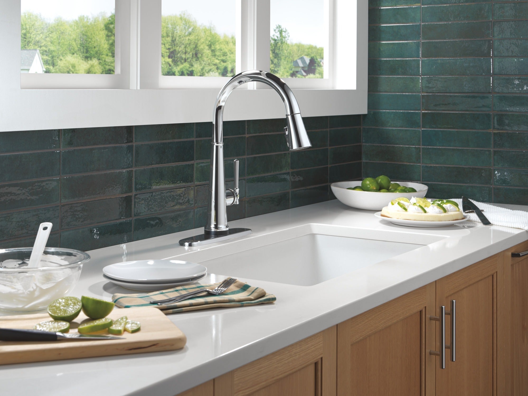 Delta Emmeline® Touch<sub>2</sub>O® Technology Kitchen Faucet with Touchless Technology