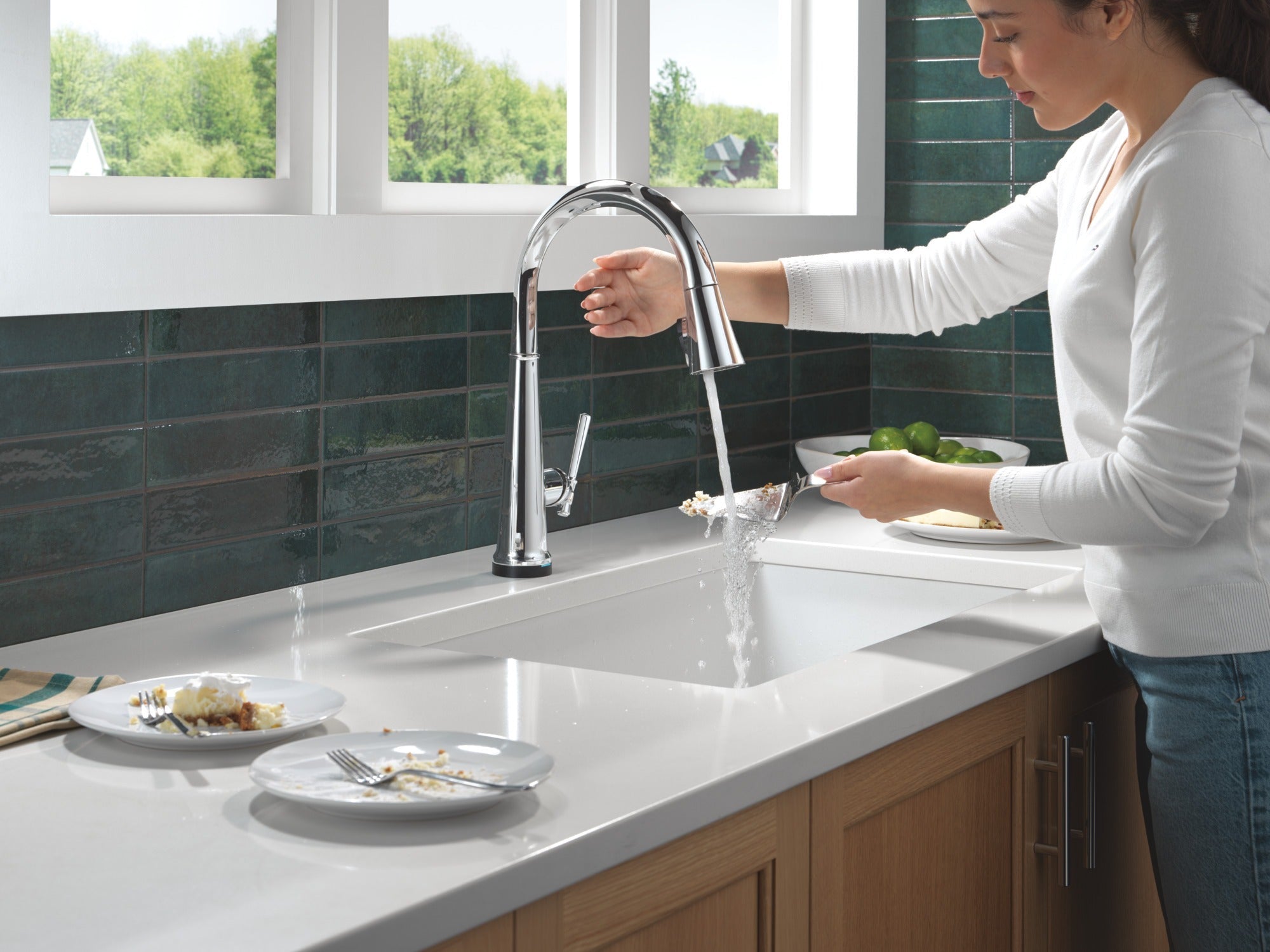 Delta Emmeline® Touch<sub>2</sub>O® Technology Kitchen Faucet with Touchless Technology