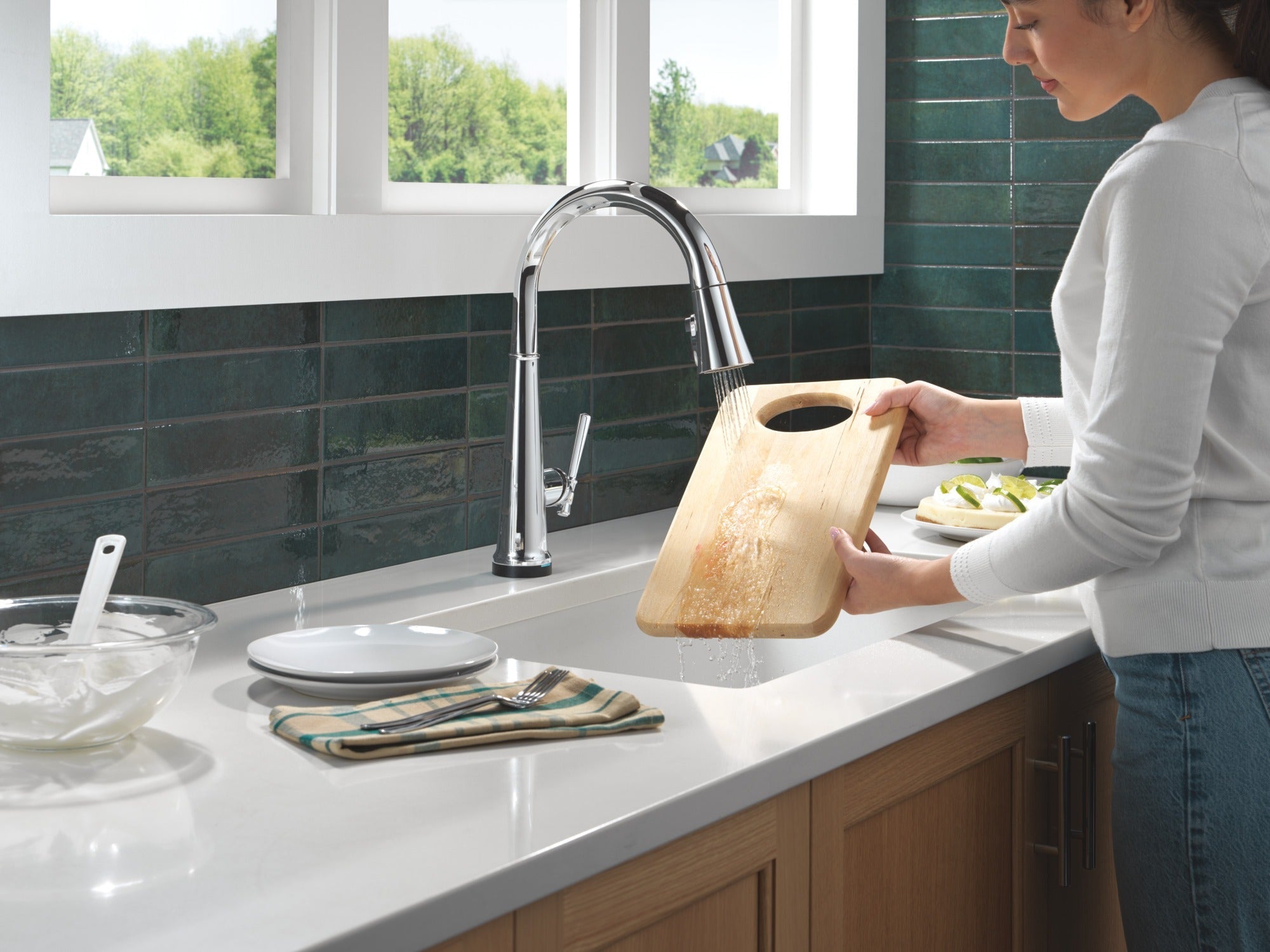 Delta Emmeline® Touch<sub>2</sub>O® Technology Kitchen Faucet with Touchless Technology