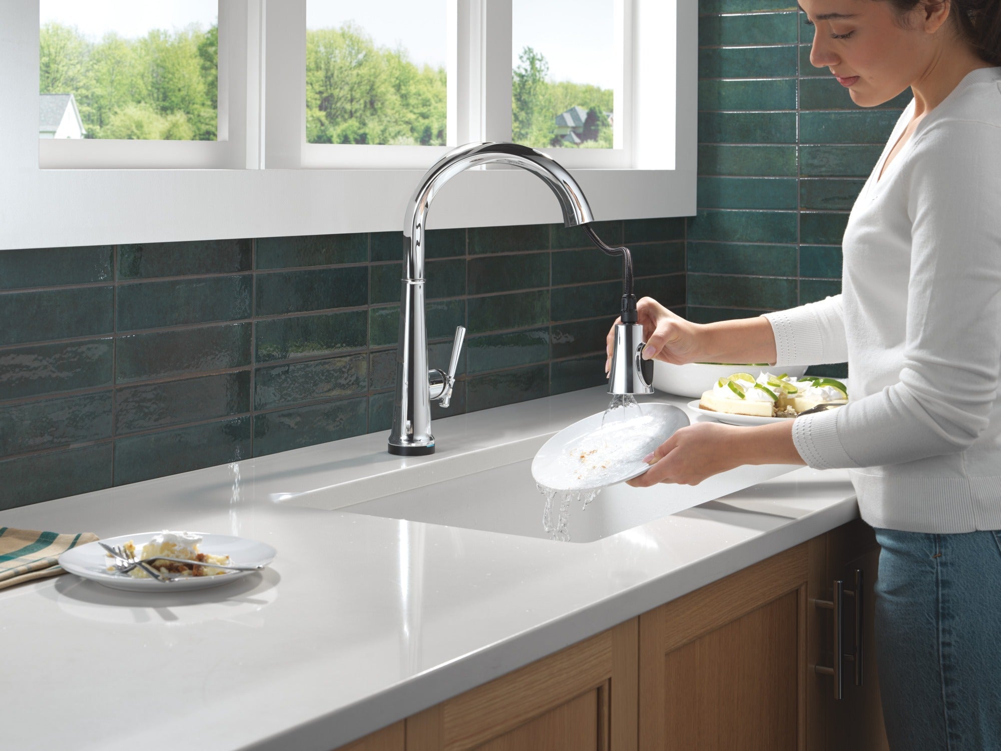 Delta Emmeline® Touch<sub>2</sub>O® Technology Kitchen Faucet with Touchless Technology