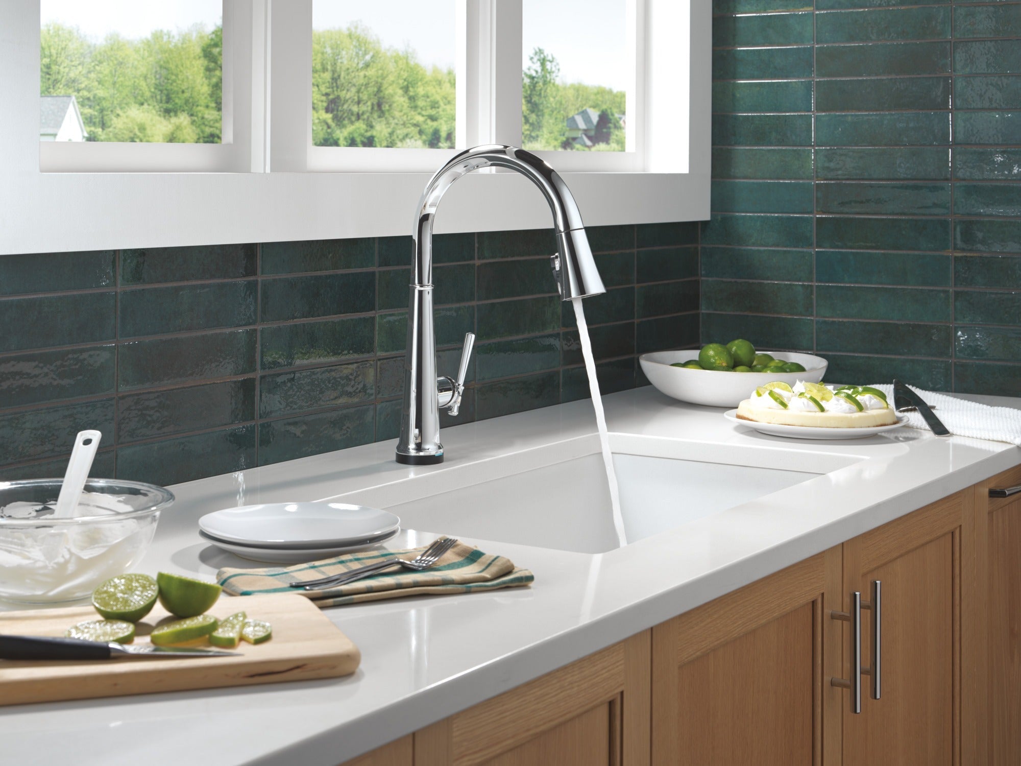 Delta Emmeline® Touch<sub>2</sub>O® Technology Kitchen Faucet with Touchless Technology