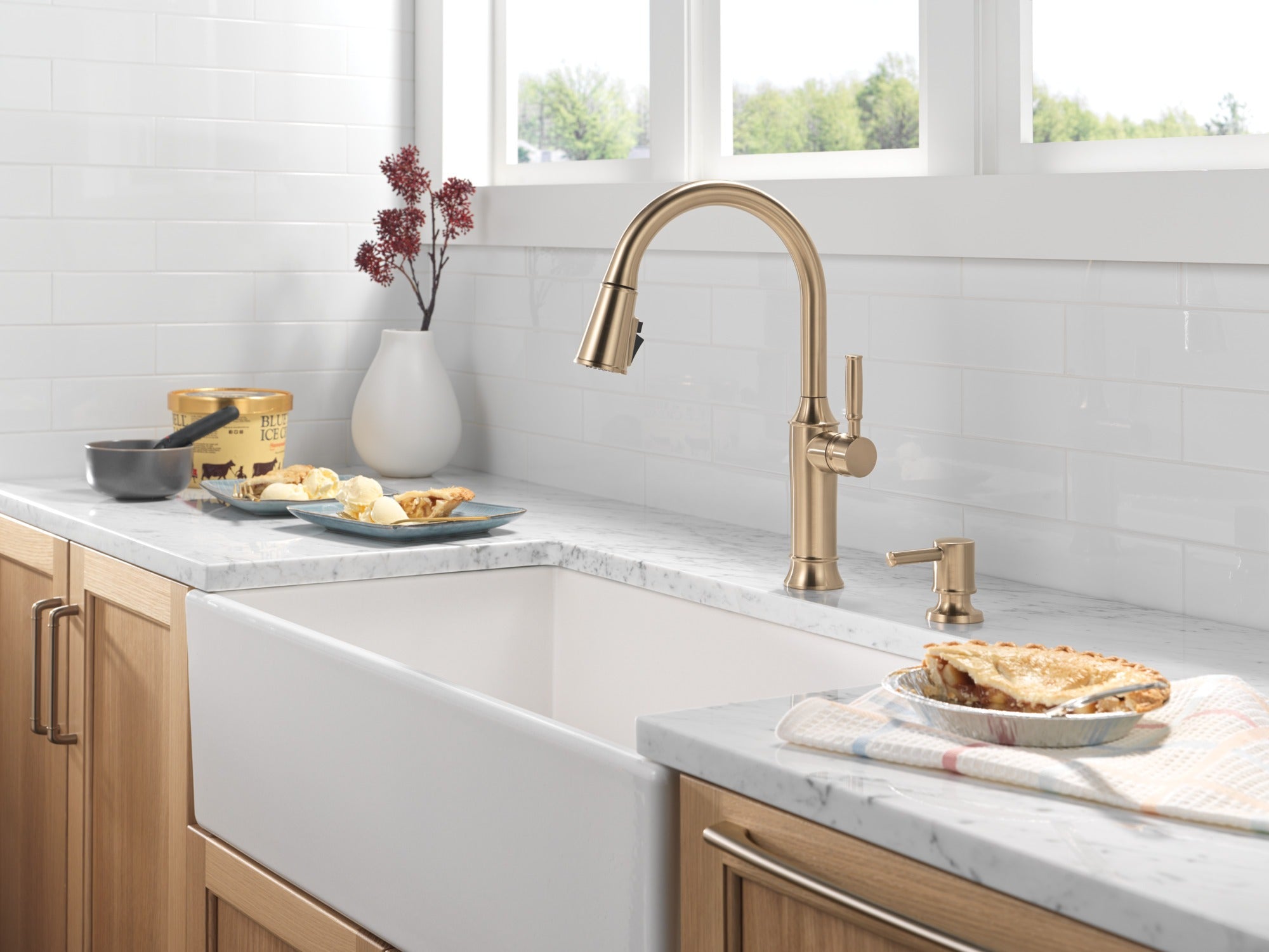 Delta Renaldi™ Single Handle Pull-Down Kitchen Faucet