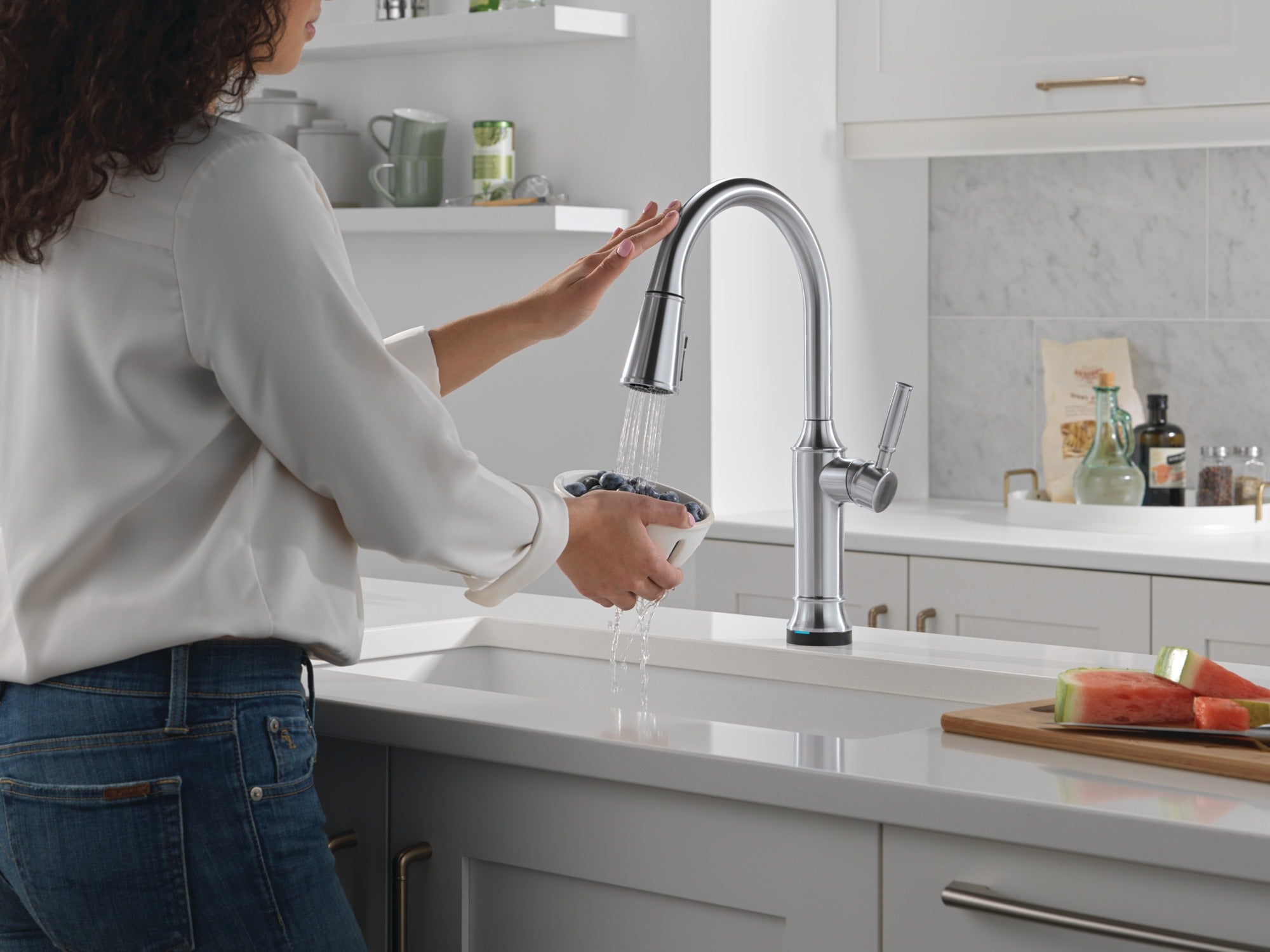 Delta Renaldi™ Touch<sub>2</sub>O® Technology Kitchen Faucet with Touchless Technology