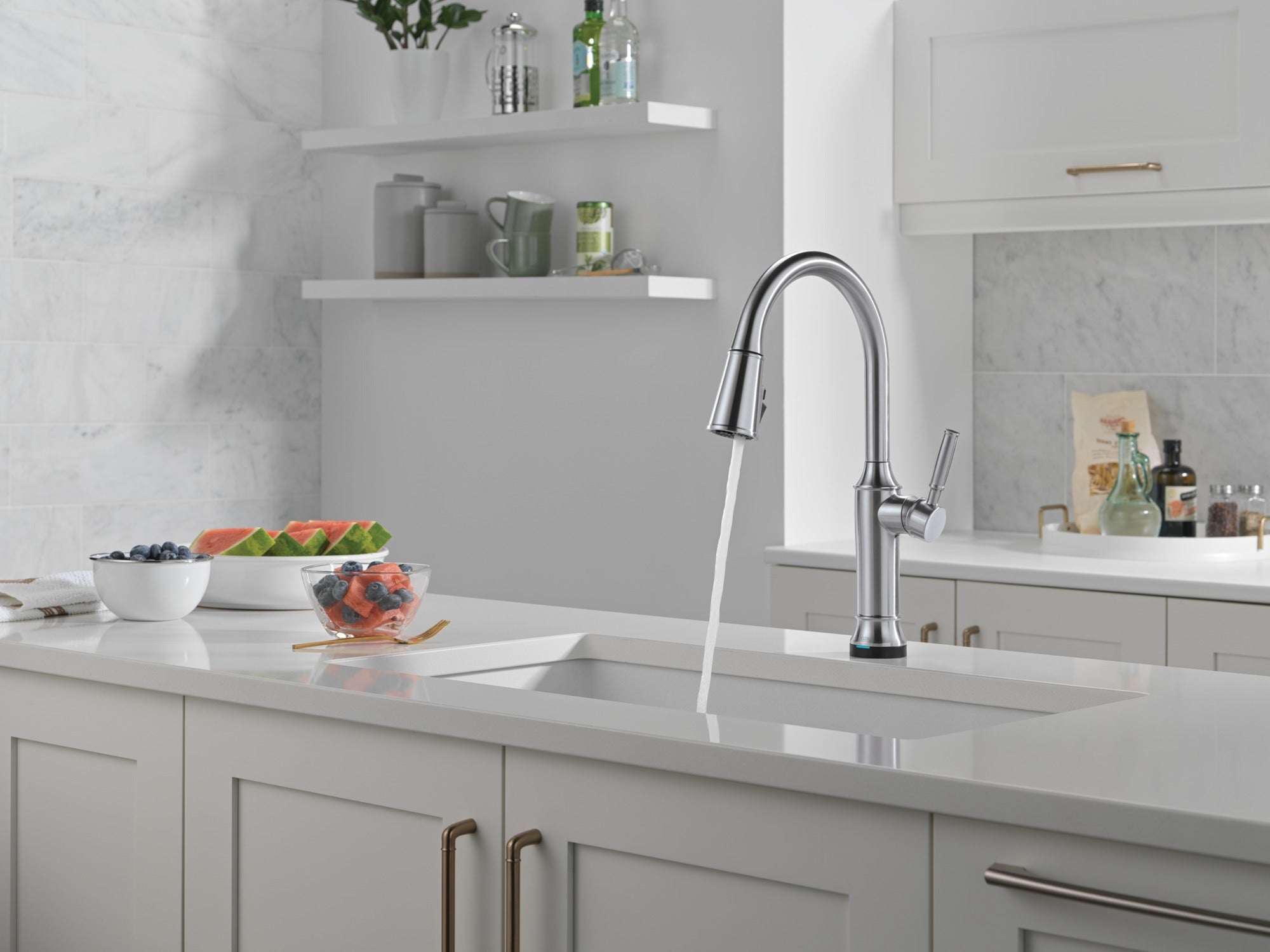 Delta Renaldi™ Touch<sub>2</sub>O® Technology Kitchen Faucet with Touchless Technology