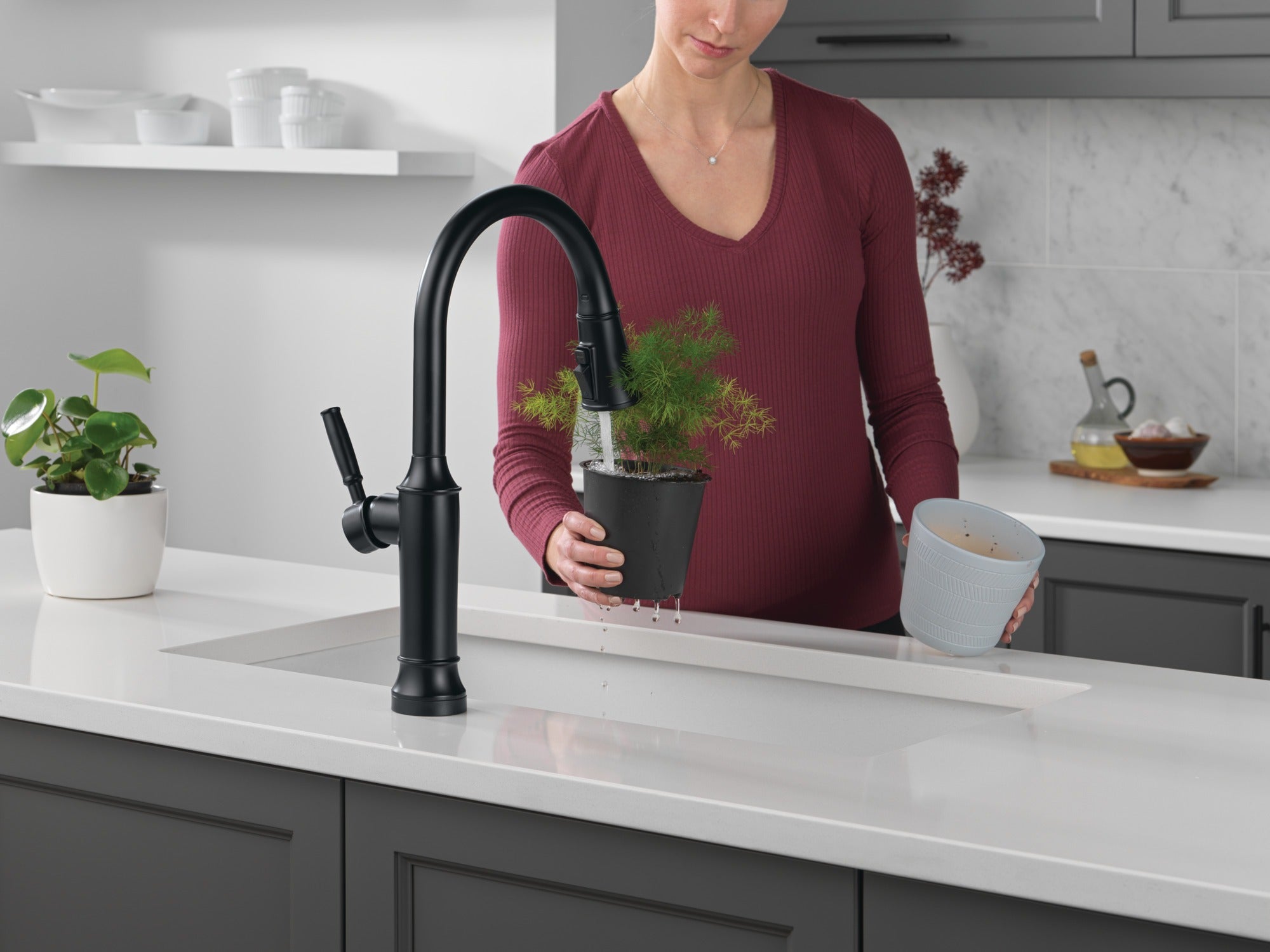 Delta Renaldi™ Touch<sub>2</sub>O® Technology Kitchen Faucet with Touchless Technology