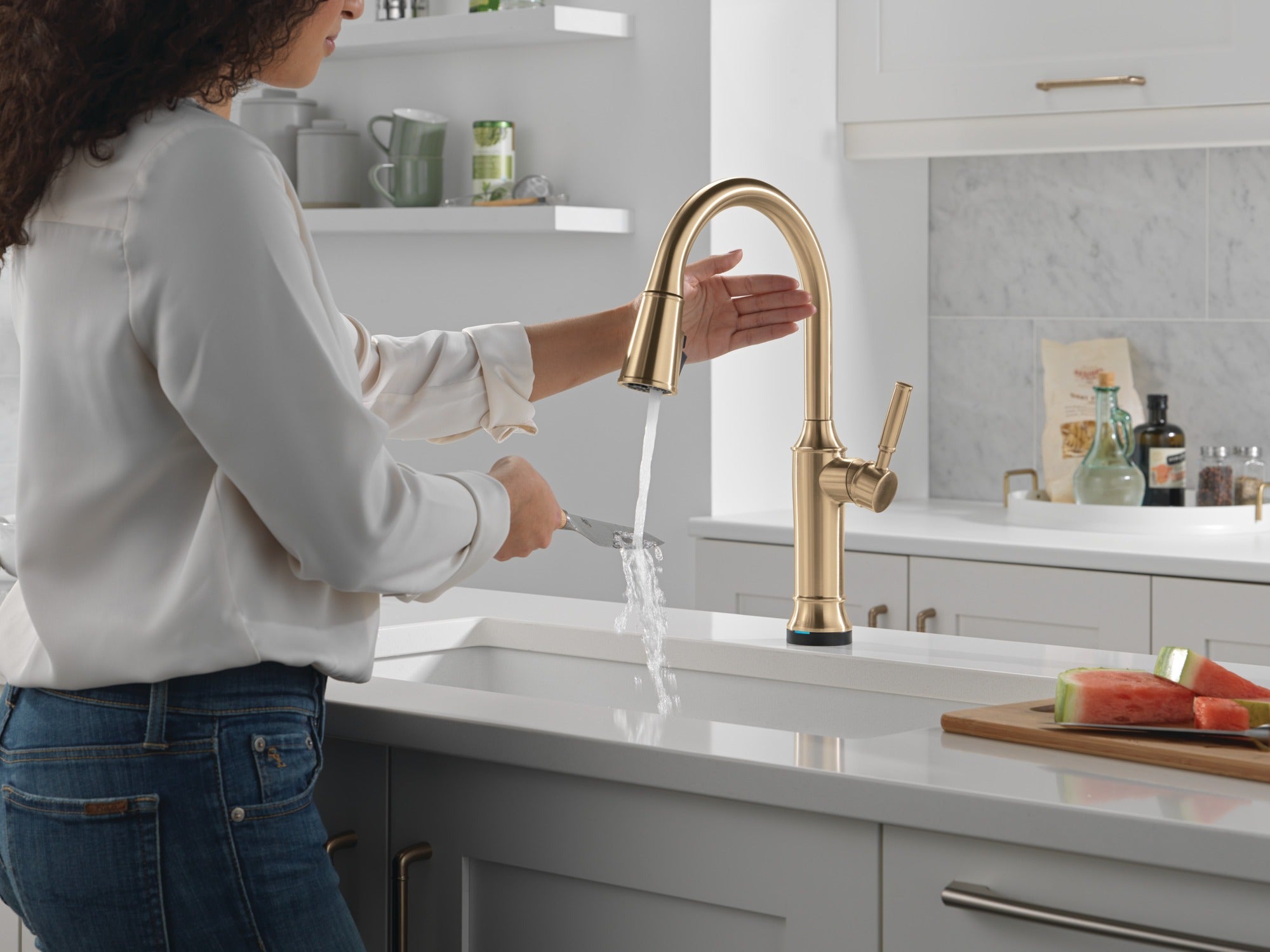 Delta Renaldi™ Touch<sub>2</sub>O® Technology Kitchen Faucet with Touchless Technology