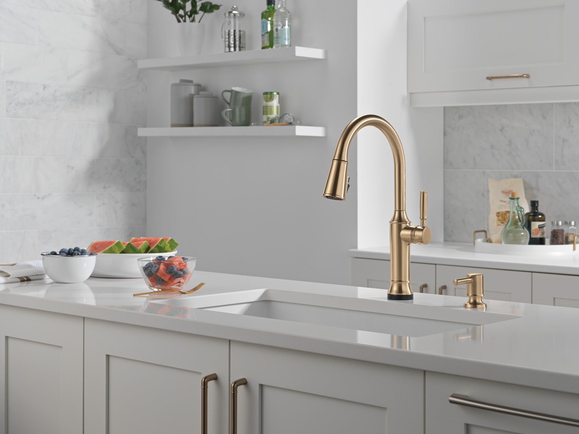 Delta Renaldi™ Touch<sub>2</sub>O® Technology Kitchen Faucet with Touchless Technology