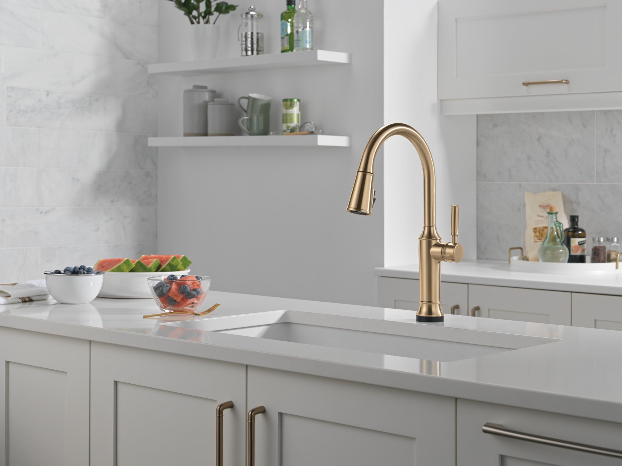 Delta Renaldi™ Touch<sub>2</sub>O® Technology Kitchen Faucet with Touchless Technology