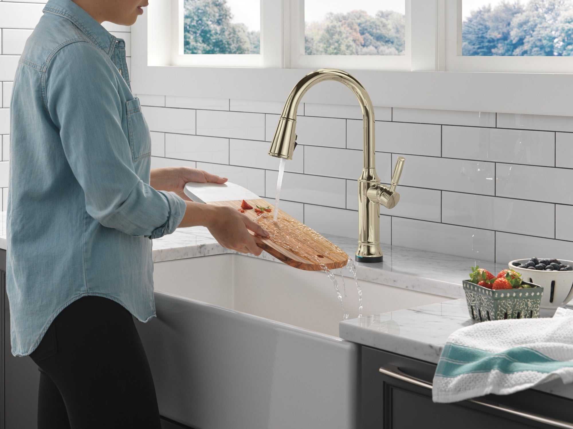 Delta Renaldi™ Touch<sub>2</sub>O® Technology Kitchen Faucet with Touchless Technology