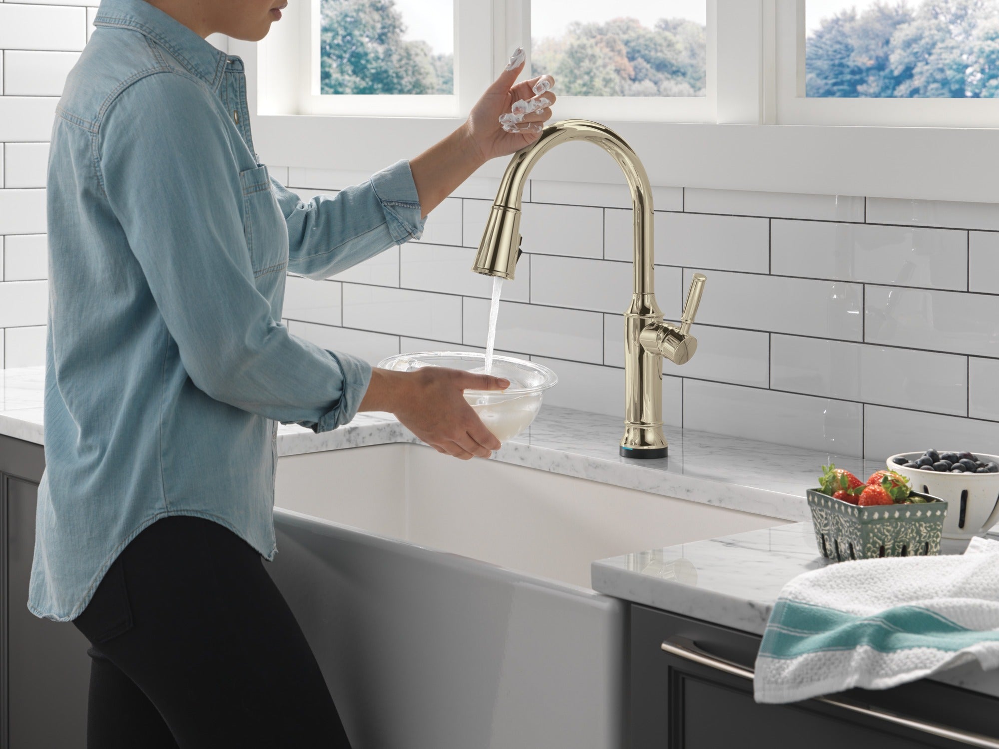Delta Renaldi™ Touch<sub>2</sub>O® Technology Kitchen Faucet with Touchless Technology