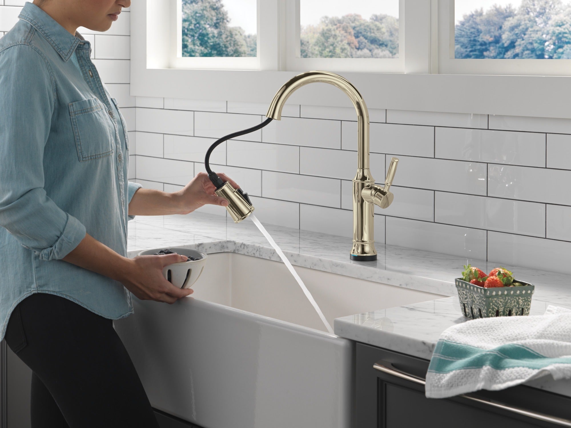 Delta Renaldi™ Touch<sub>2</sub>O® Technology Kitchen Faucet with Touchless Technology