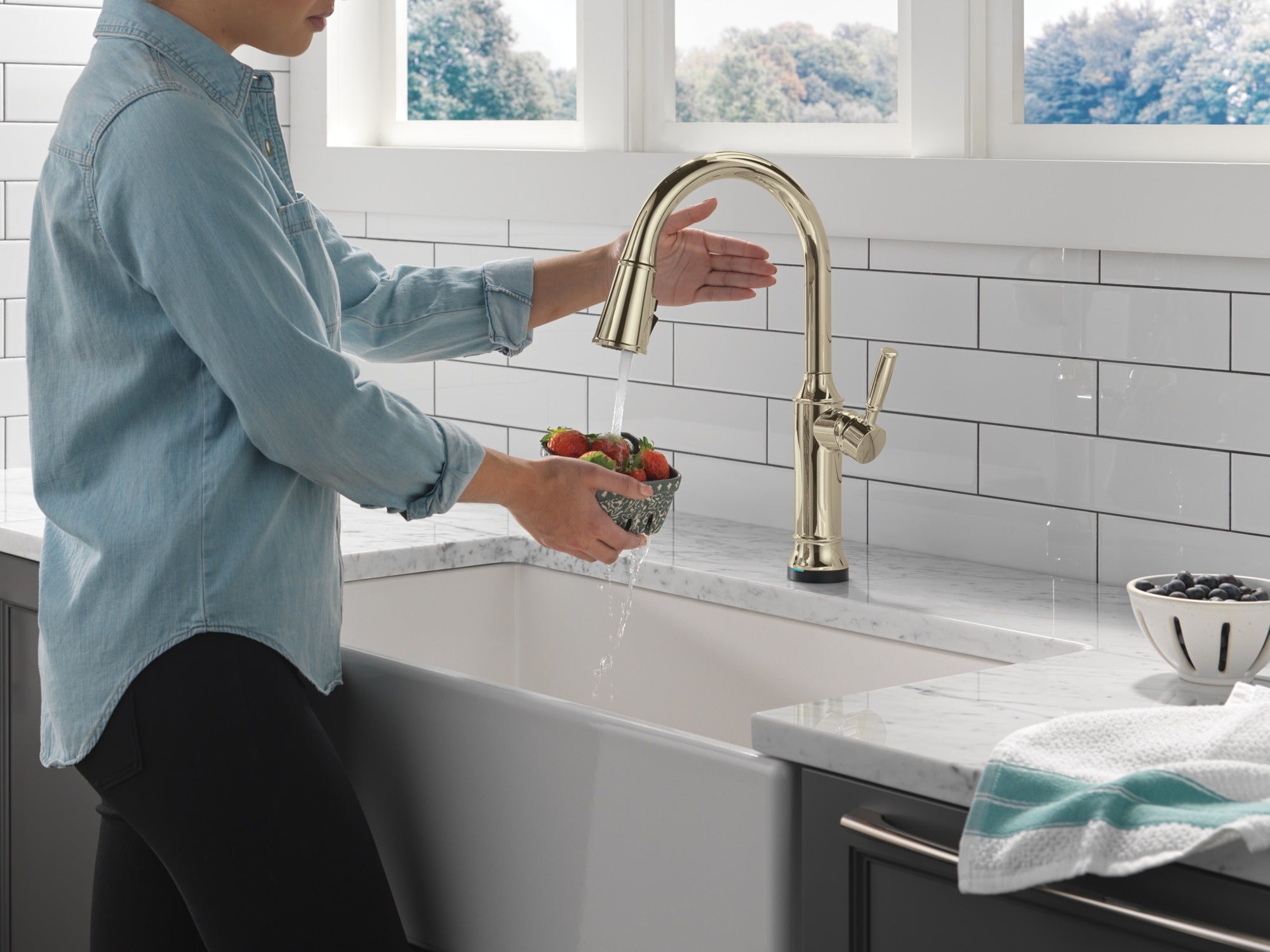 Delta Renaldi™ Touch<sub>2</sub>O® Technology Kitchen Faucet with Touchless Technology