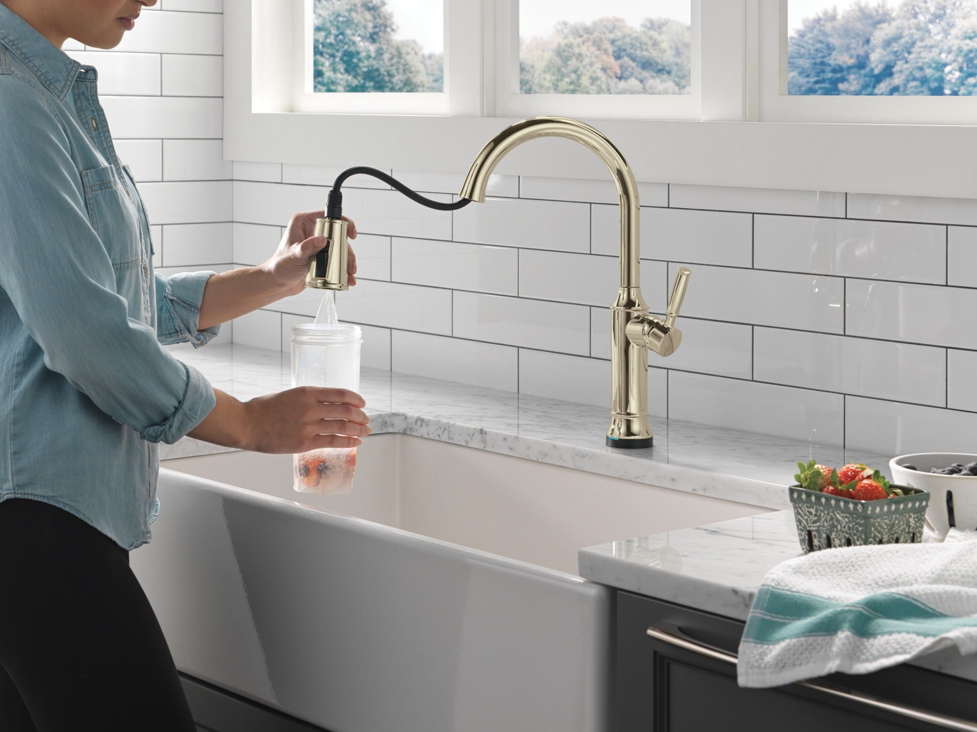 Delta Renaldi™ Touch<sub>2</sub>O® Technology Kitchen Faucet with Touchless Technology