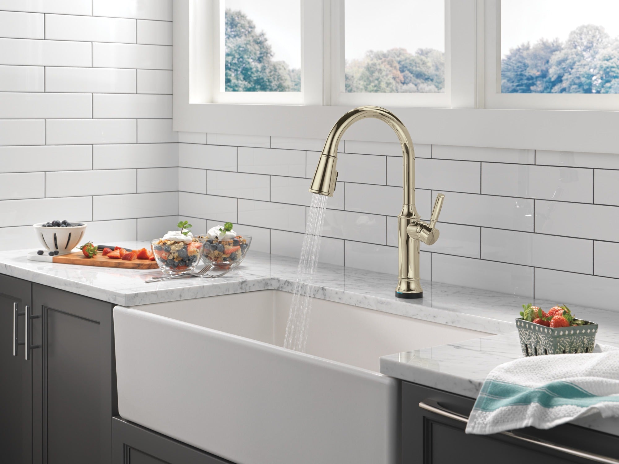 Delta Renaldi™ Touch<sub>2</sub>O® Technology Kitchen Faucet with Touchless Technology
