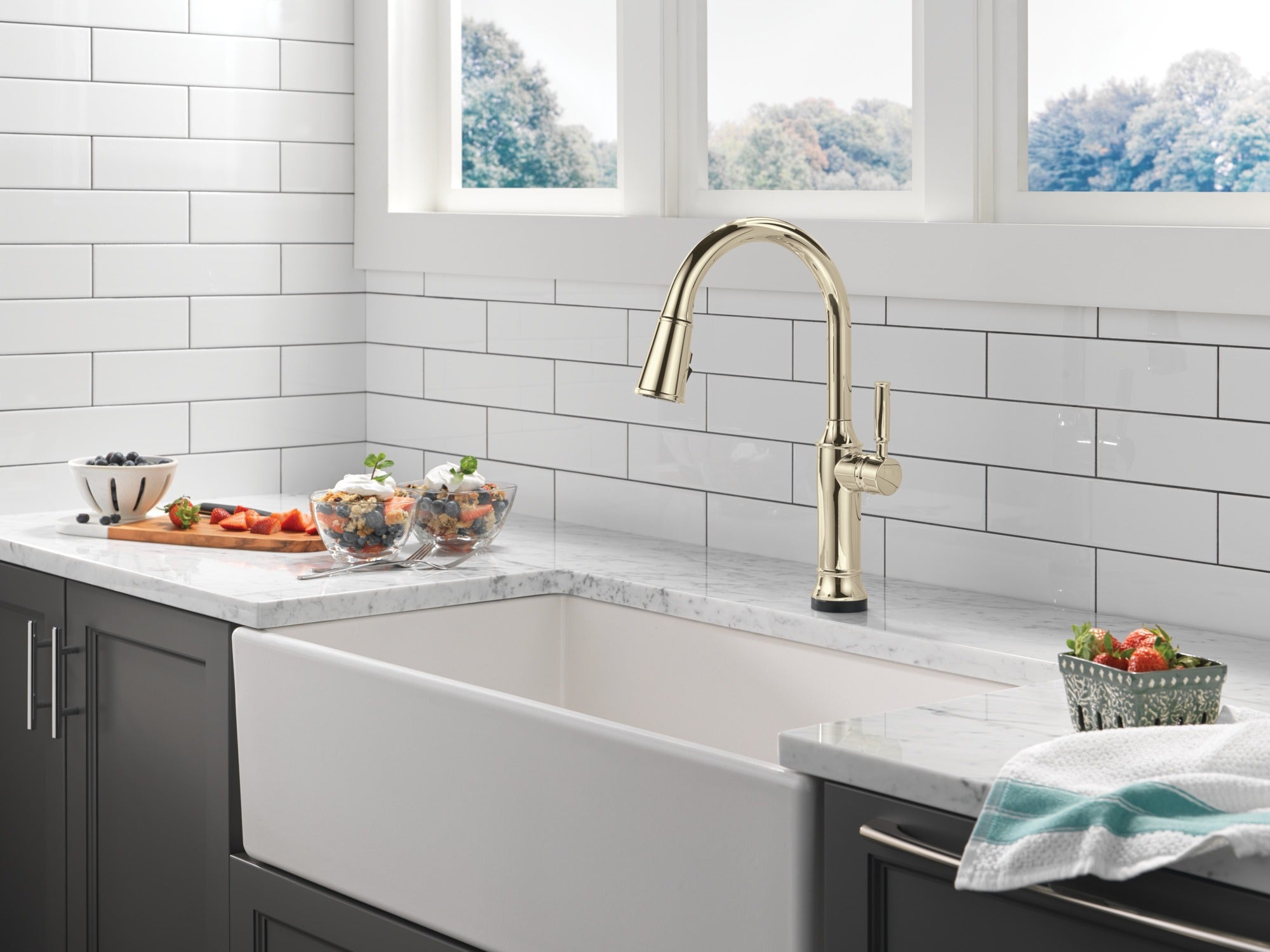 Delta Renaldi™ Touch<sub>2</sub>O® Technology Kitchen Faucet with Touchless Technology