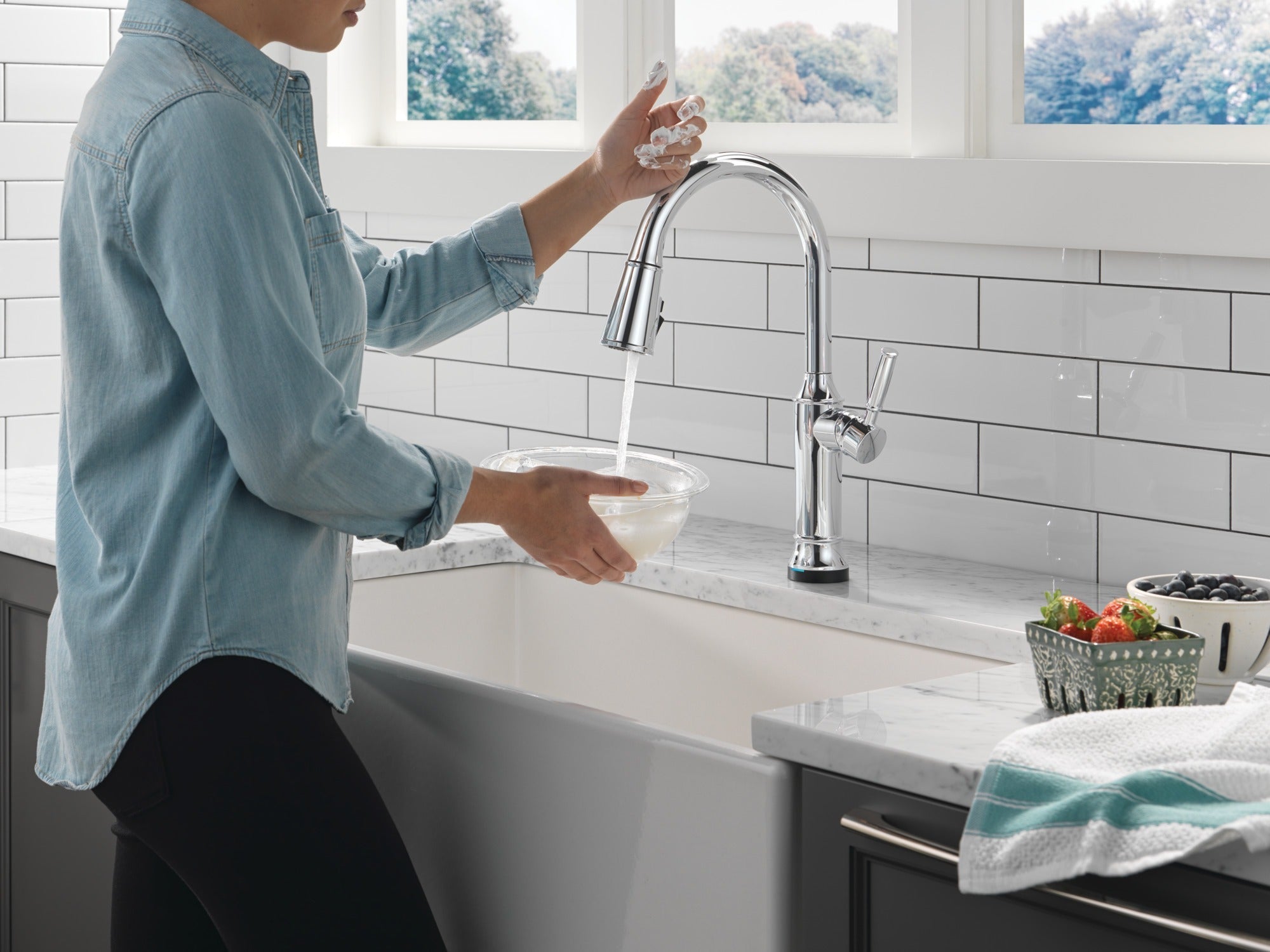 Delta Renaldi™ Touch<sub>2</sub>O® Technology Kitchen Faucet with Touchless Technology