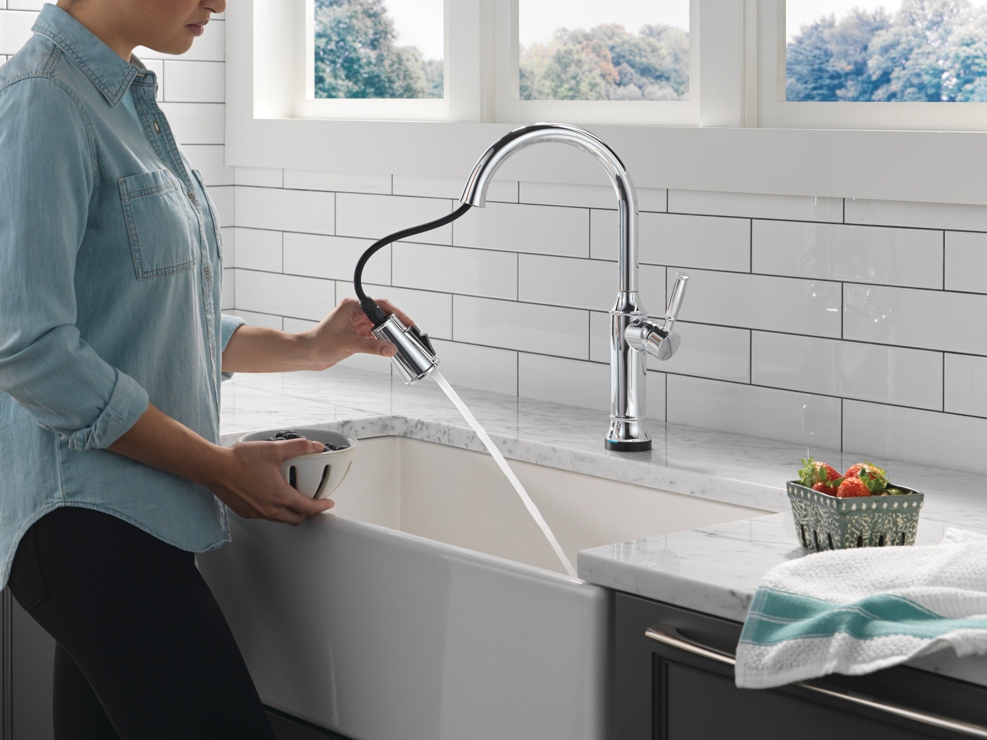 Delta Renaldi™ Touch<sub>2</sub>O® Technology Kitchen Faucet with Touchless Technology