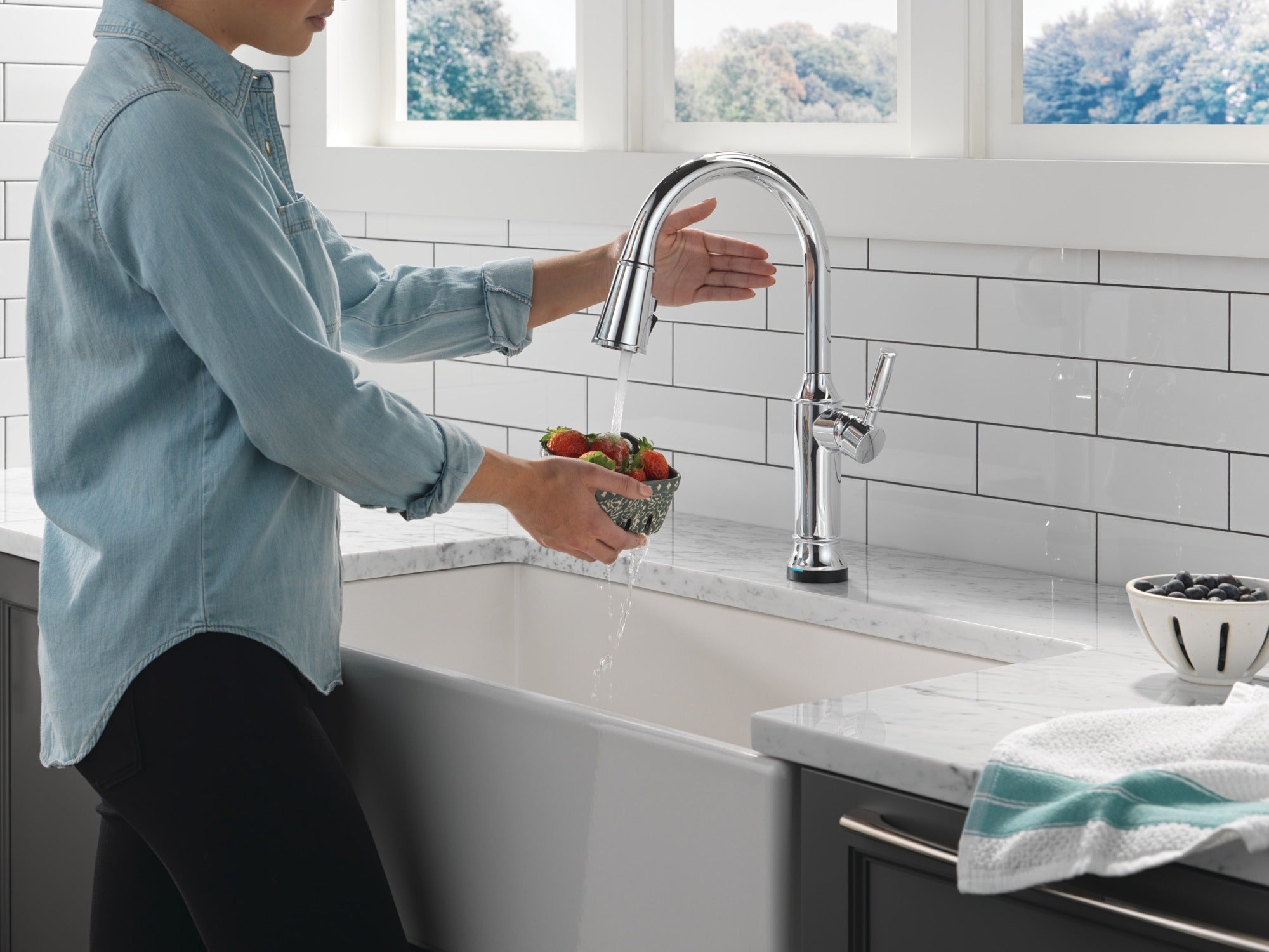 Delta Renaldi™ Touch<sub>2</sub>O® Technology Kitchen Faucet with Touchless Technology