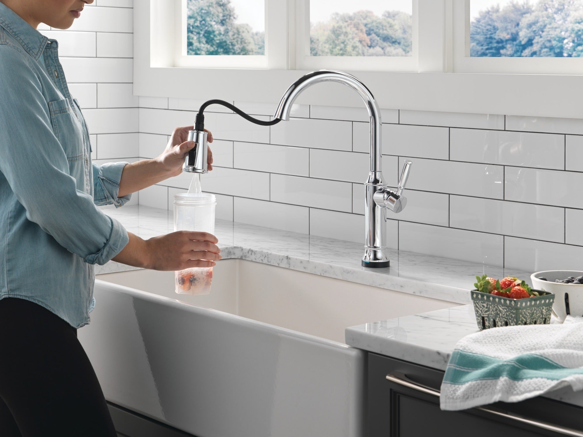 Delta Renaldi™ Touch<sub>2</sub>O® Technology Kitchen Faucet with Touchless Technology