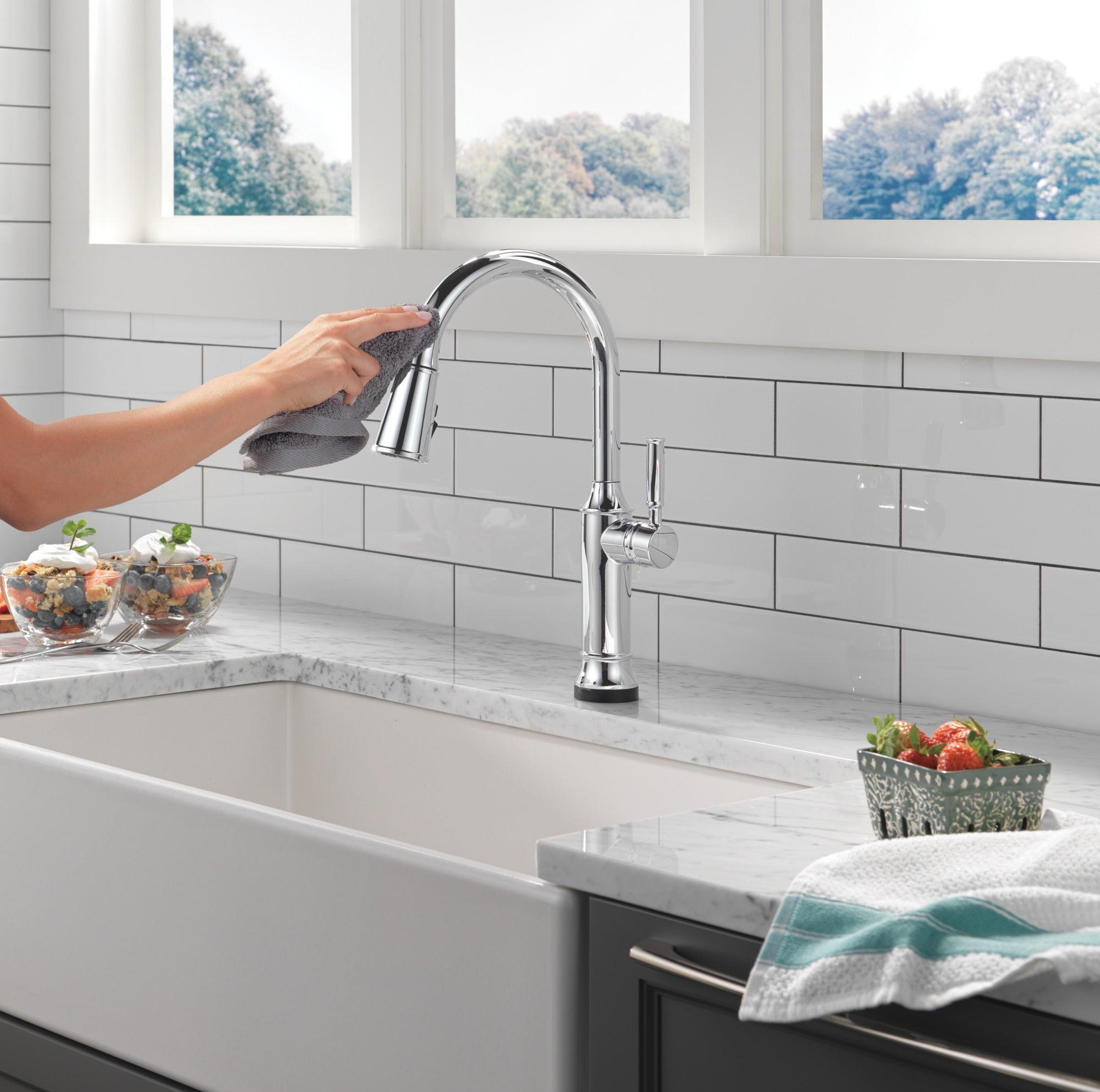 Delta Renaldi™ Touch<sub>2</sub>O® Technology Kitchen Faucet with Touchless Technology