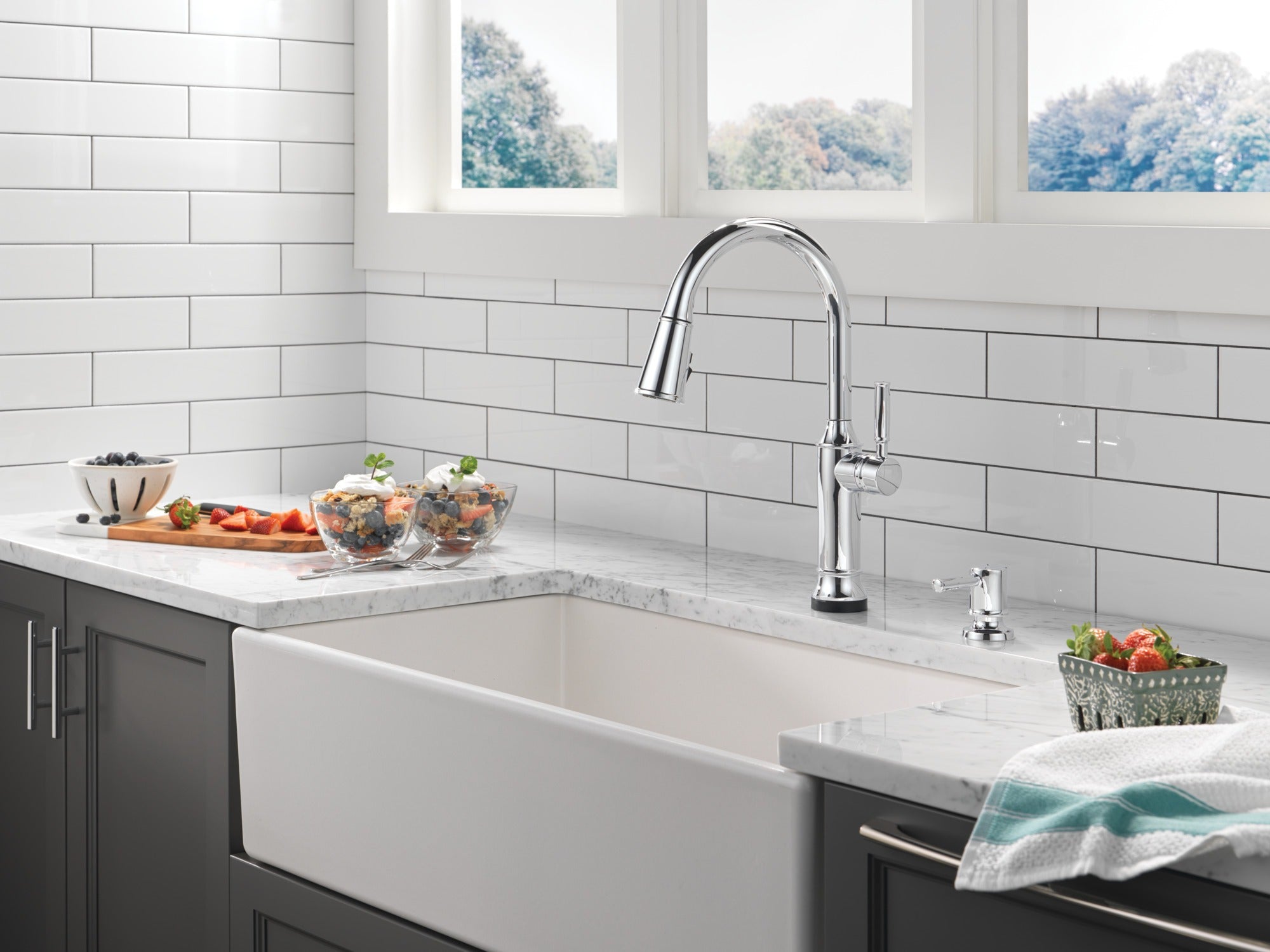 Delta Renaldi™ Touch<sub>2</sub>O® Technology Kitchen Faucet with Touchless Technology