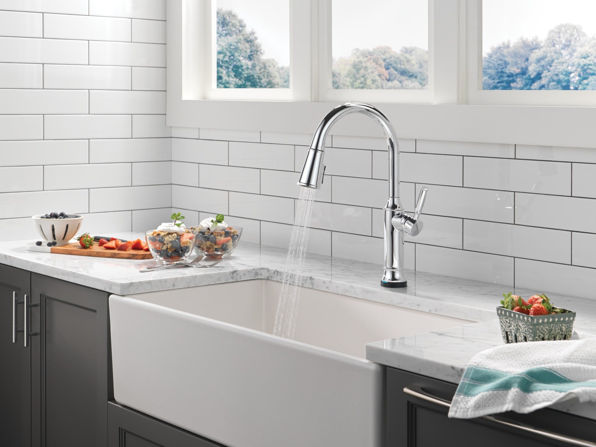 Delta Renaldi™ Touch<sub>2</sub>O® Technology Kitchen Faucet with Touchless Technology