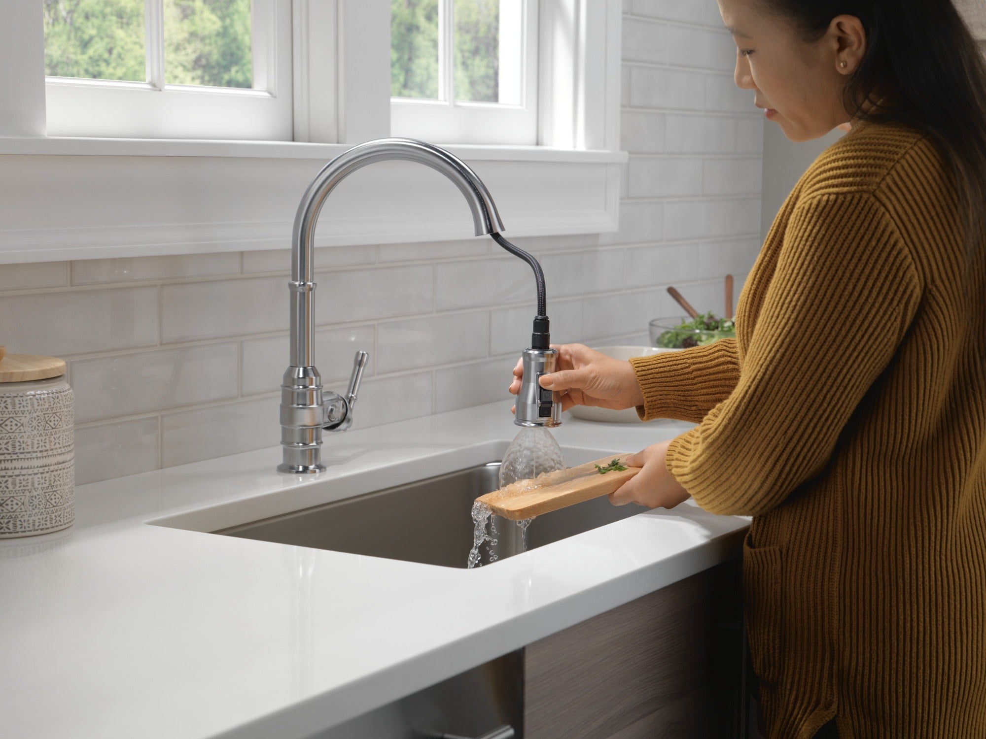 Delta Broderick® Single Handle Pull-Down Kitchen Faucet