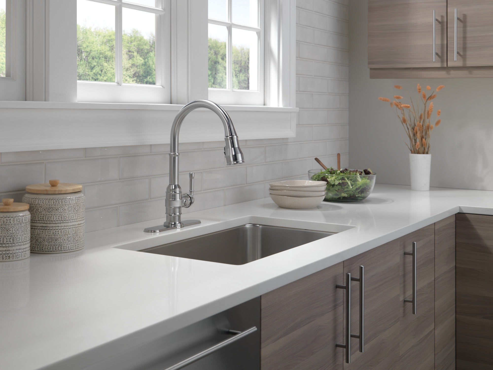 Delta Broderick® Single Handle Pull-Down Kitchen Faucet