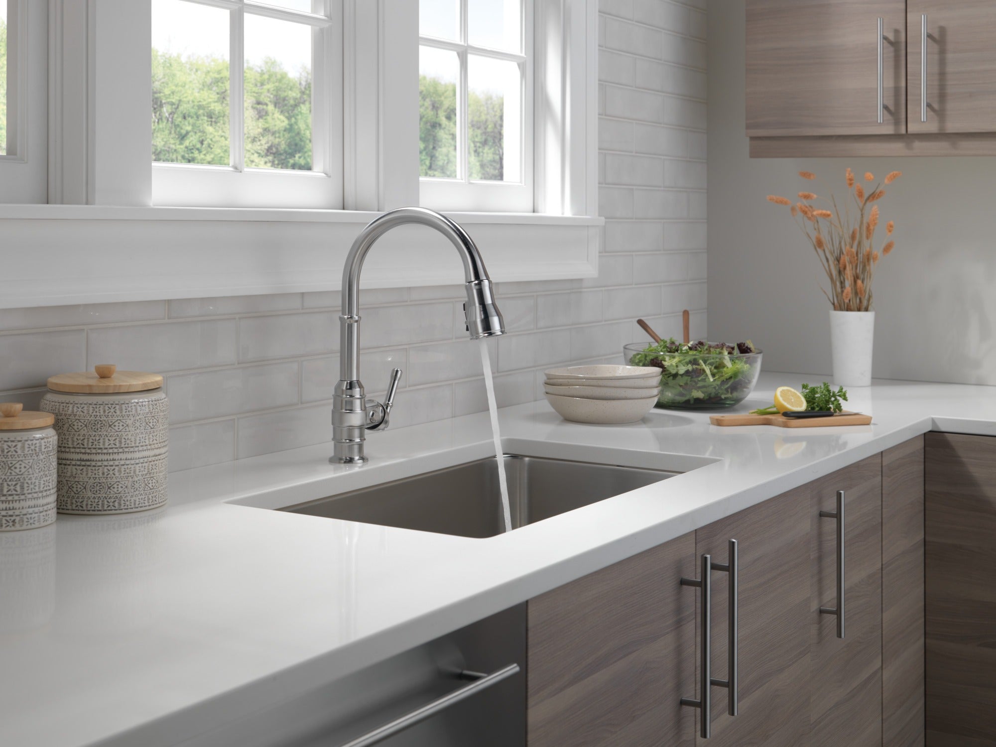 Delta Broderick® Single Handle Pull-Down Kitchen Faucet