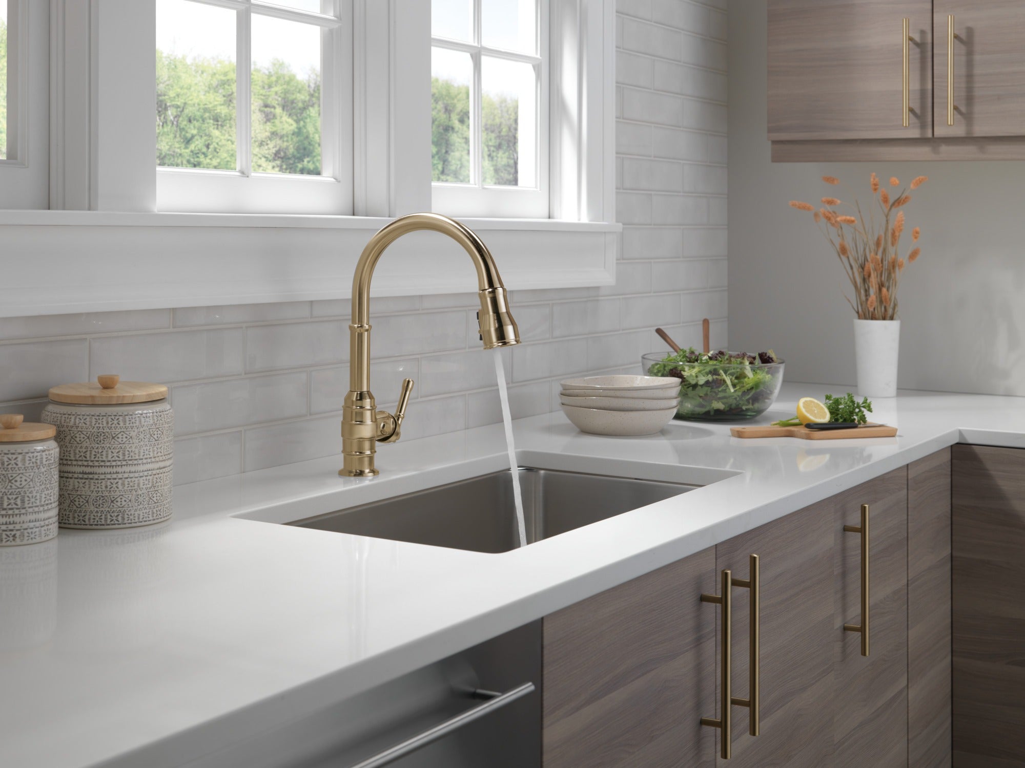 Delta Broderick® Single Handle Pull-Down Kitchen Faucet