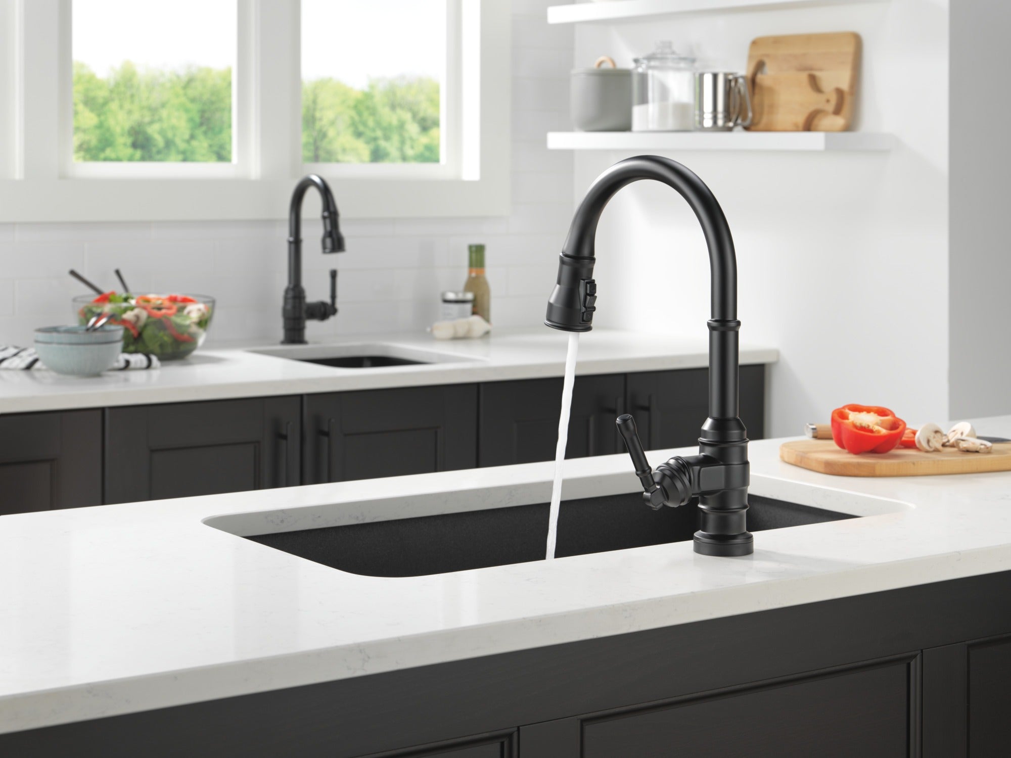 Delta Broderick® Single Handle Pull-Down Kitchen Faucet With Touch<sub>2</sub>O® Technology