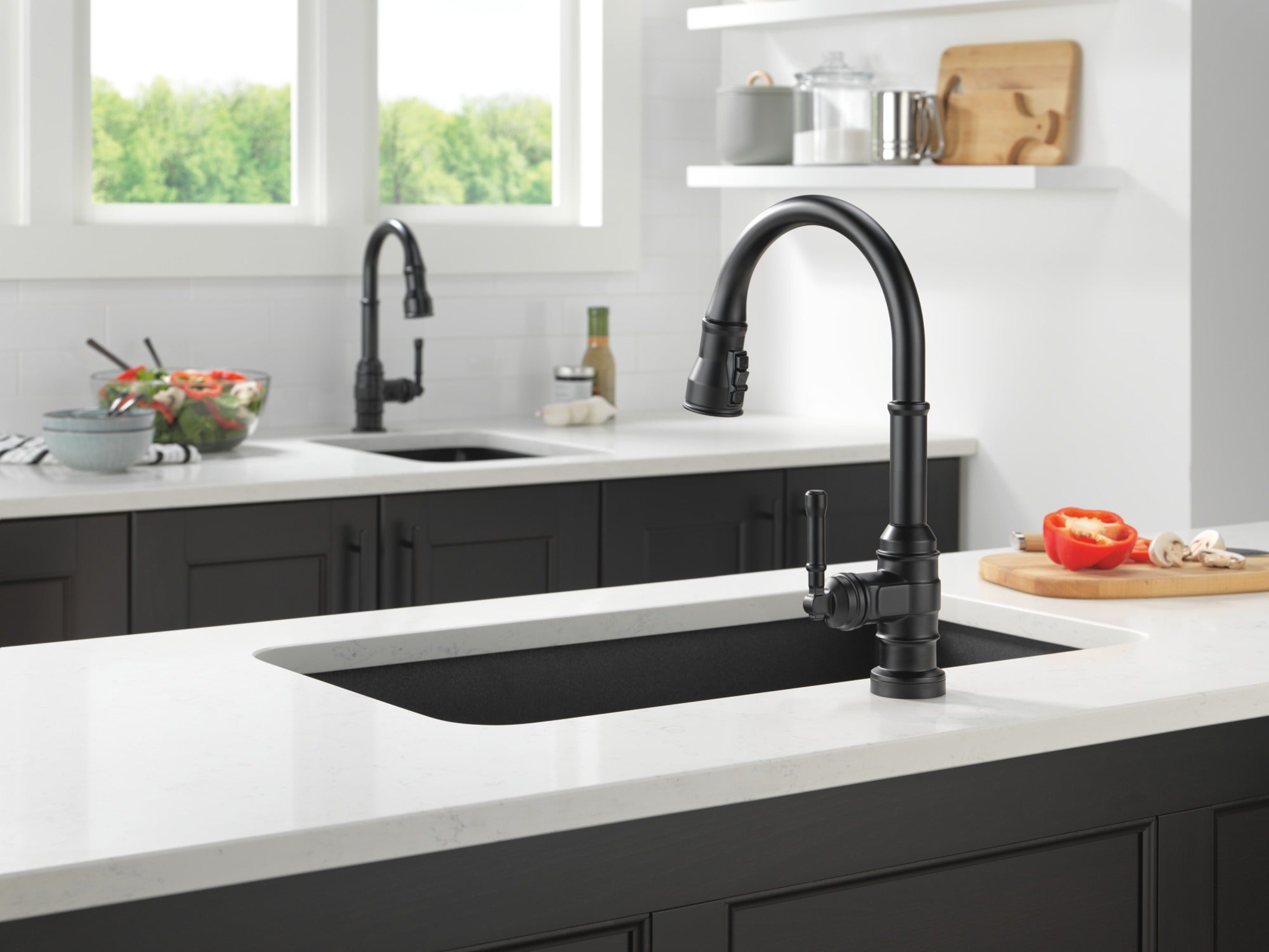 Delta Broderick® Single Handle Pull-Down Kitchen Faucet With Touch<sub>2</sub>O® Technology