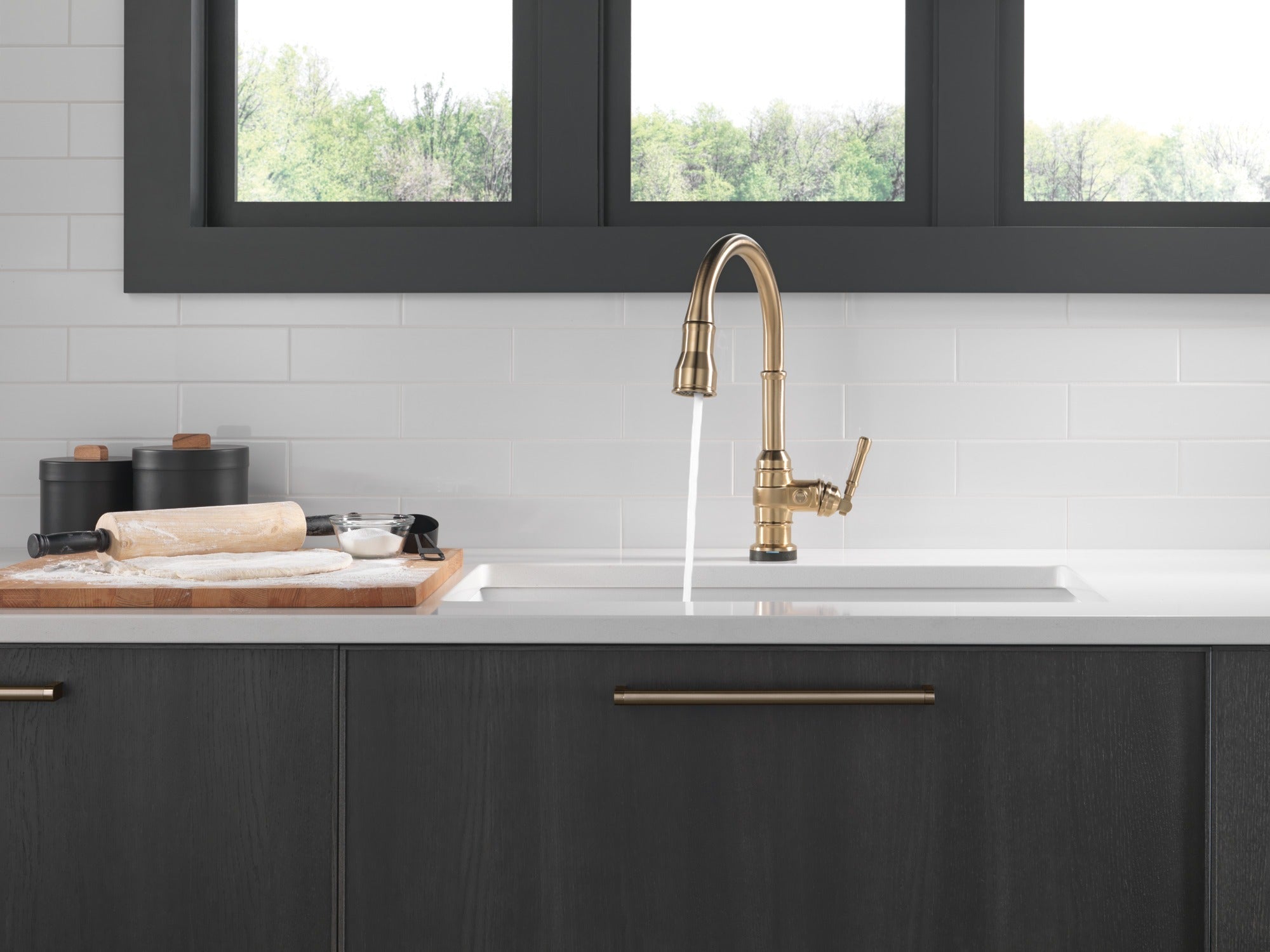 Delta Broderick® Single Handle Pull-Down Kitchen Faucet With Touch<sub>2</sub>O® Technology