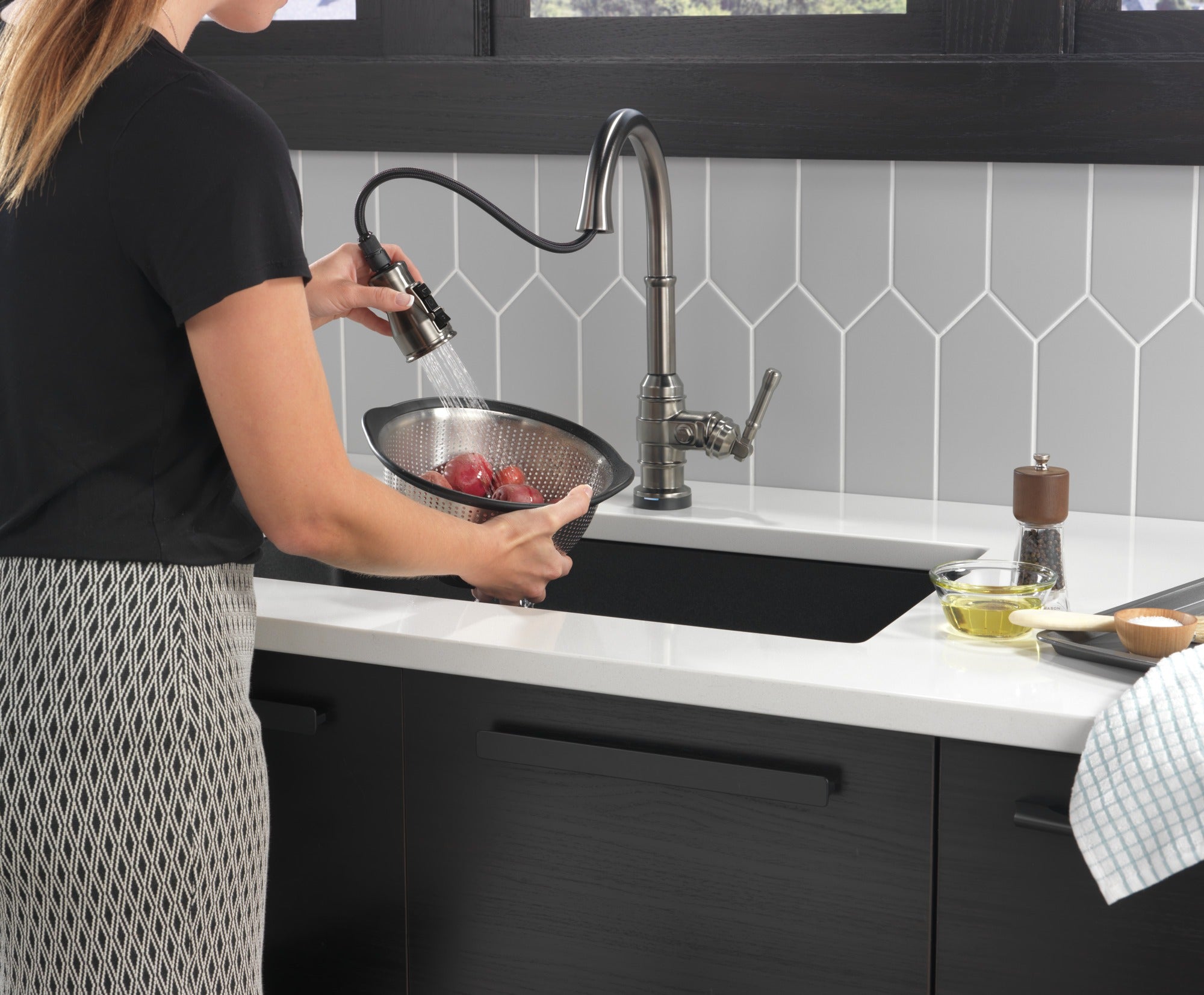 Delta Broderick® Single Handle Pull-Down Kitchen Faucet With Touch<sub>2</sub>O® Technology