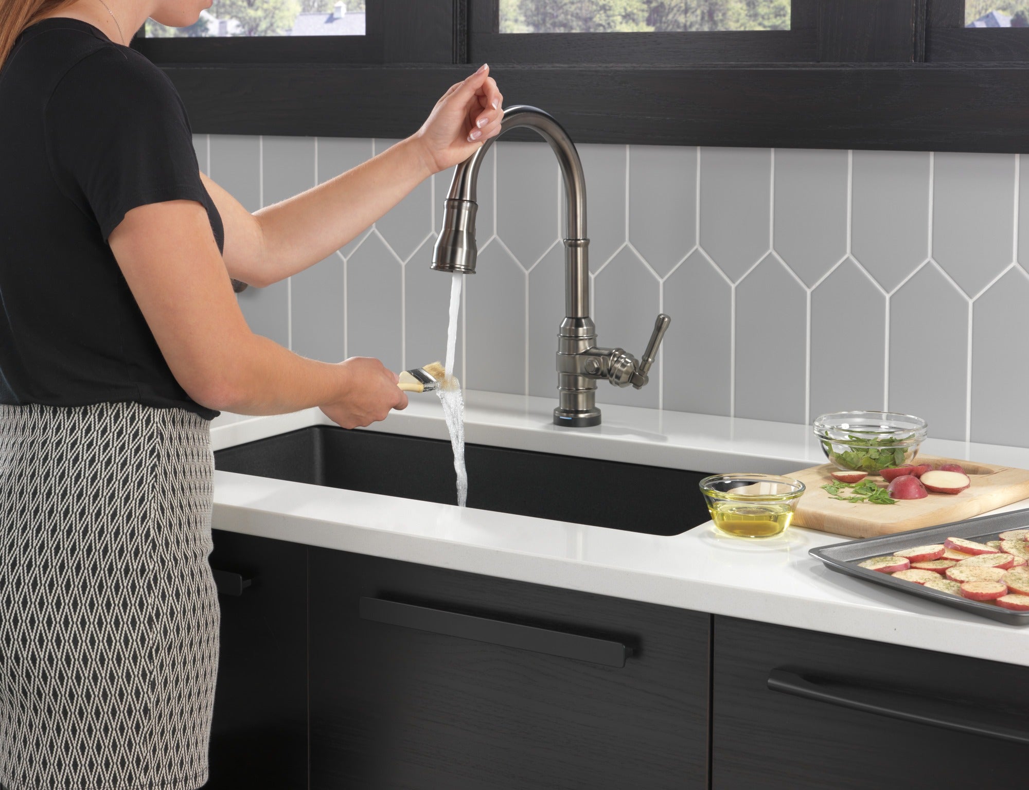 Delta Broderick® Single Handle Pull-Down Kitchen Faucet With Touch<sub>2</sub>O® Technology