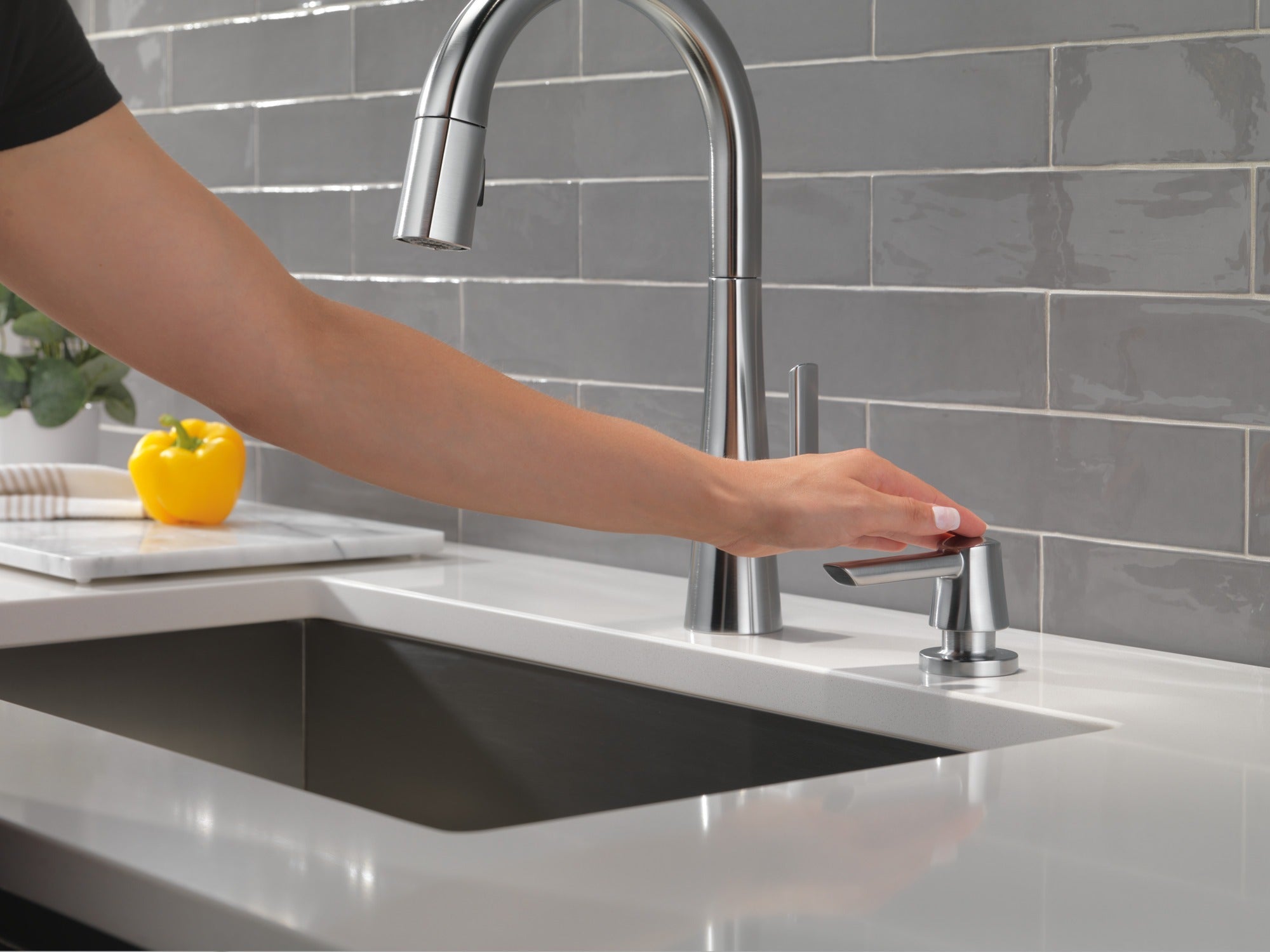 Delta Monrovia® Single Handle Pull-Down Kitchen Faucet