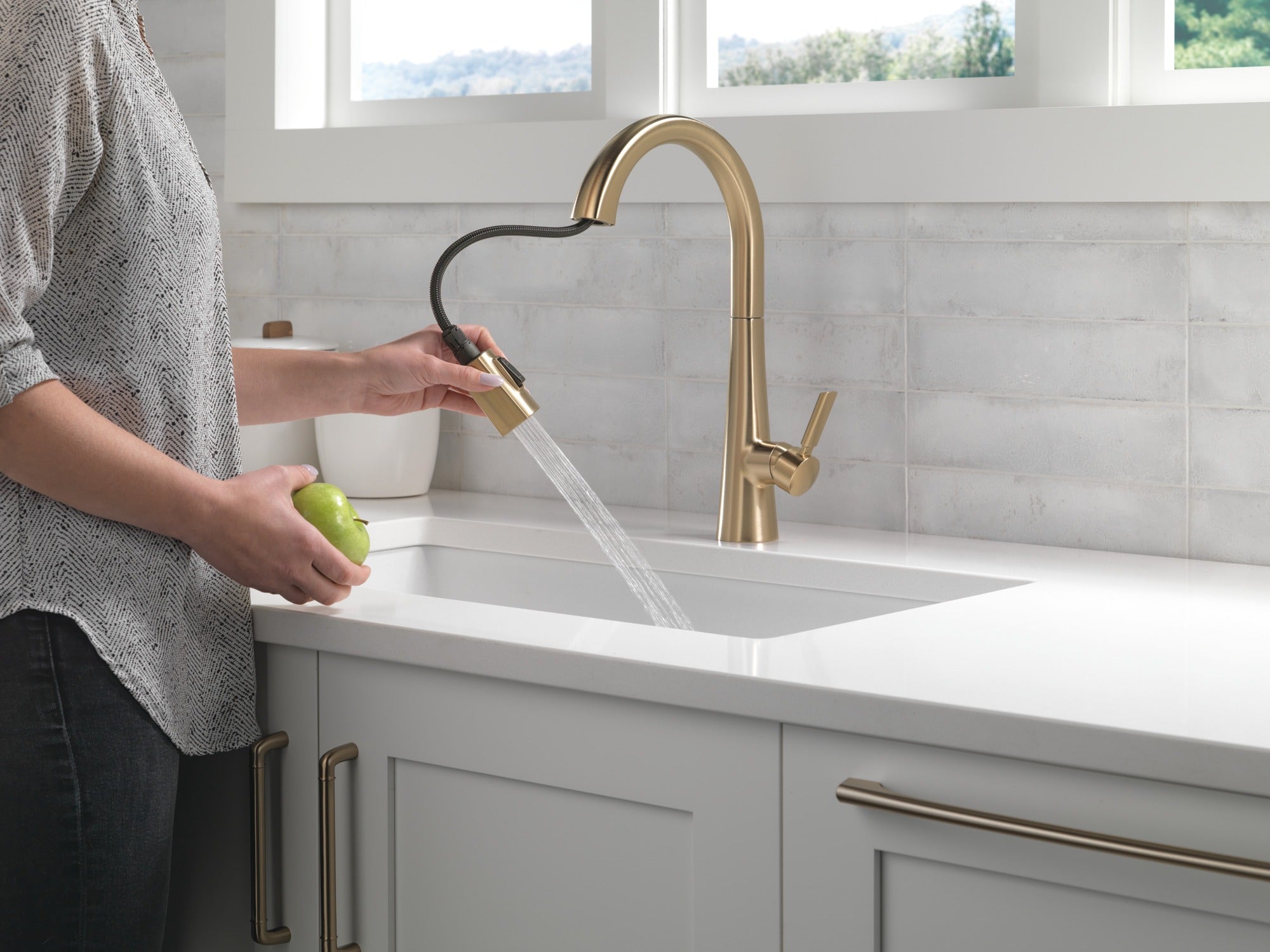 Delta Monrovia® Single Handle Pull-Down Kitchen Faucet